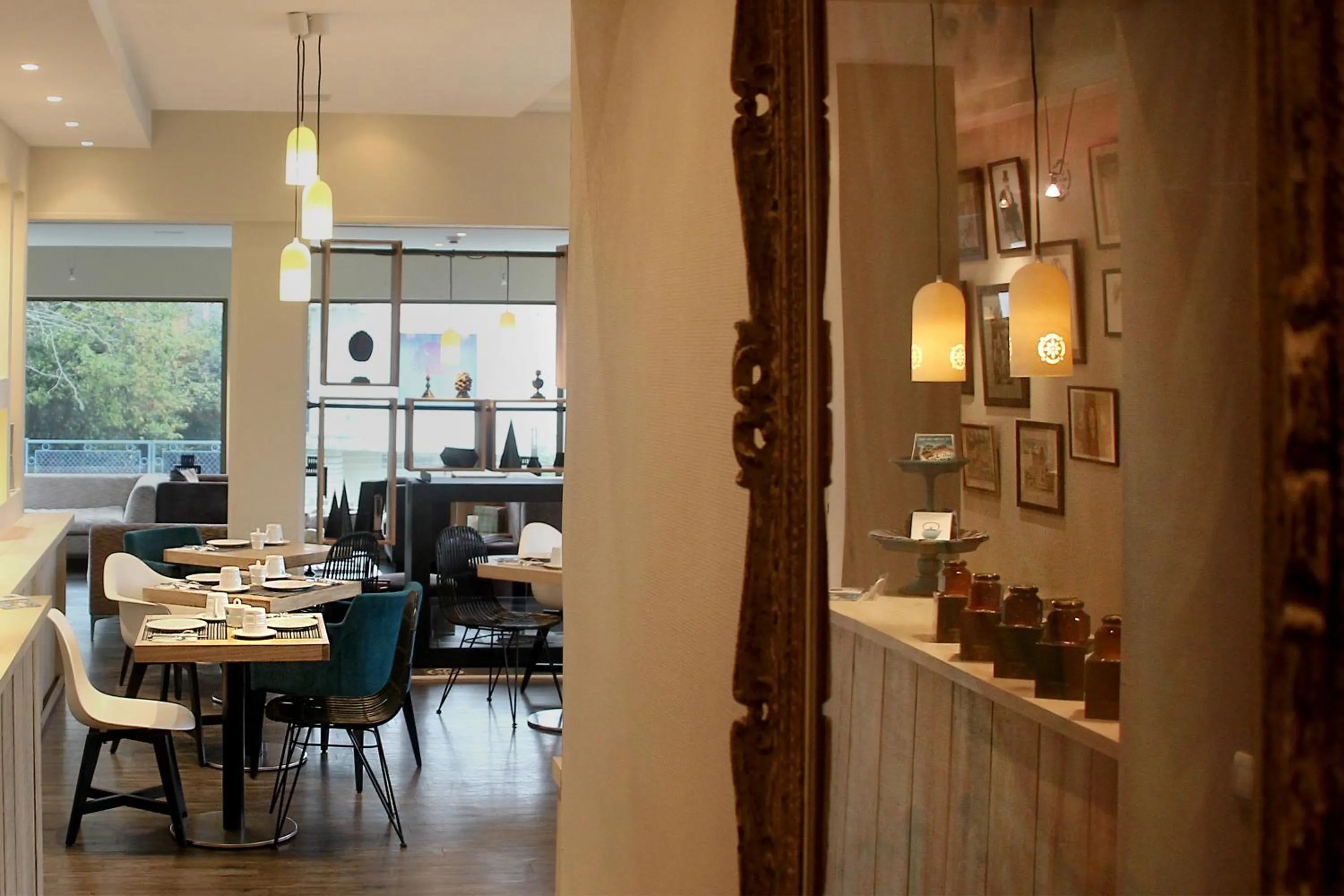 Communal lounge/ TV room in The Originals Boutique Hôtel La Villa Ouest & Spa