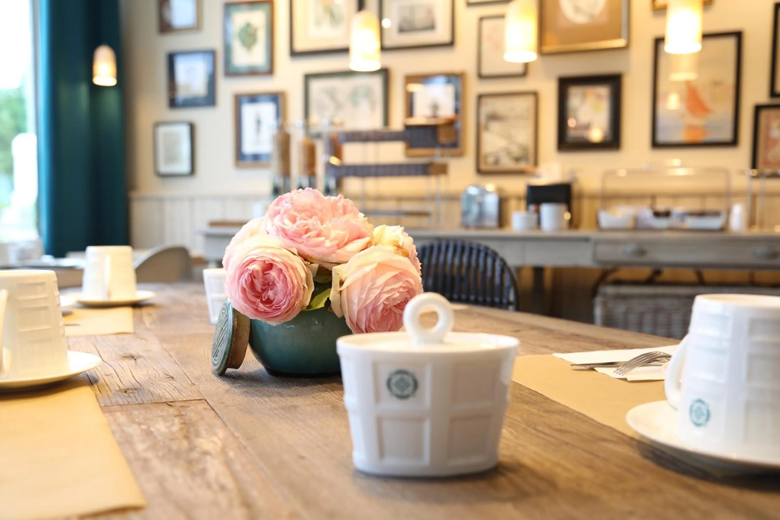 Lounge or bar in The Originals Boutique Hôtel La Villa Ouest & Spa