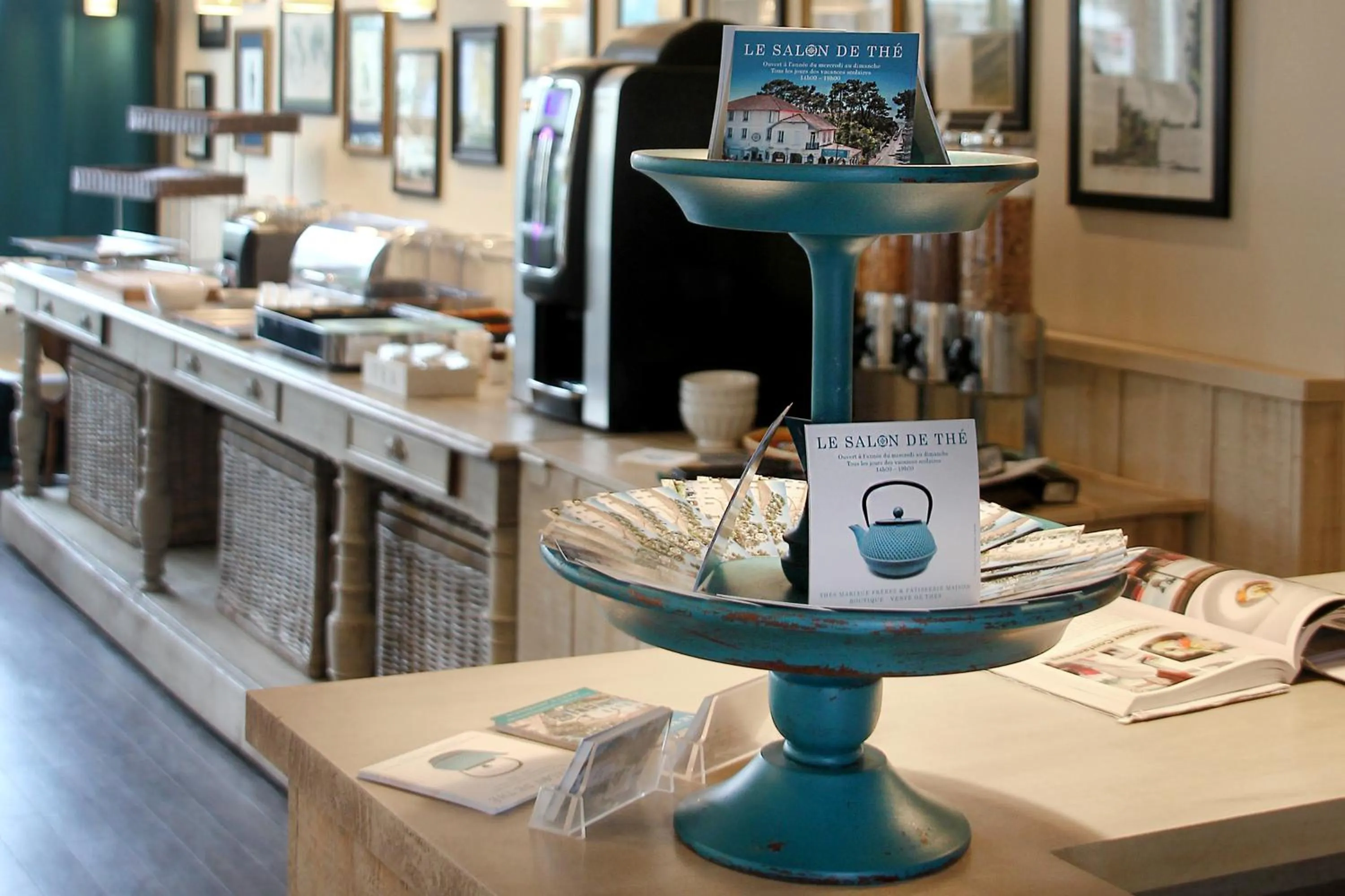 Lounge or bar in The Originals Boutique Hôtel La Villa Ouest & Spa