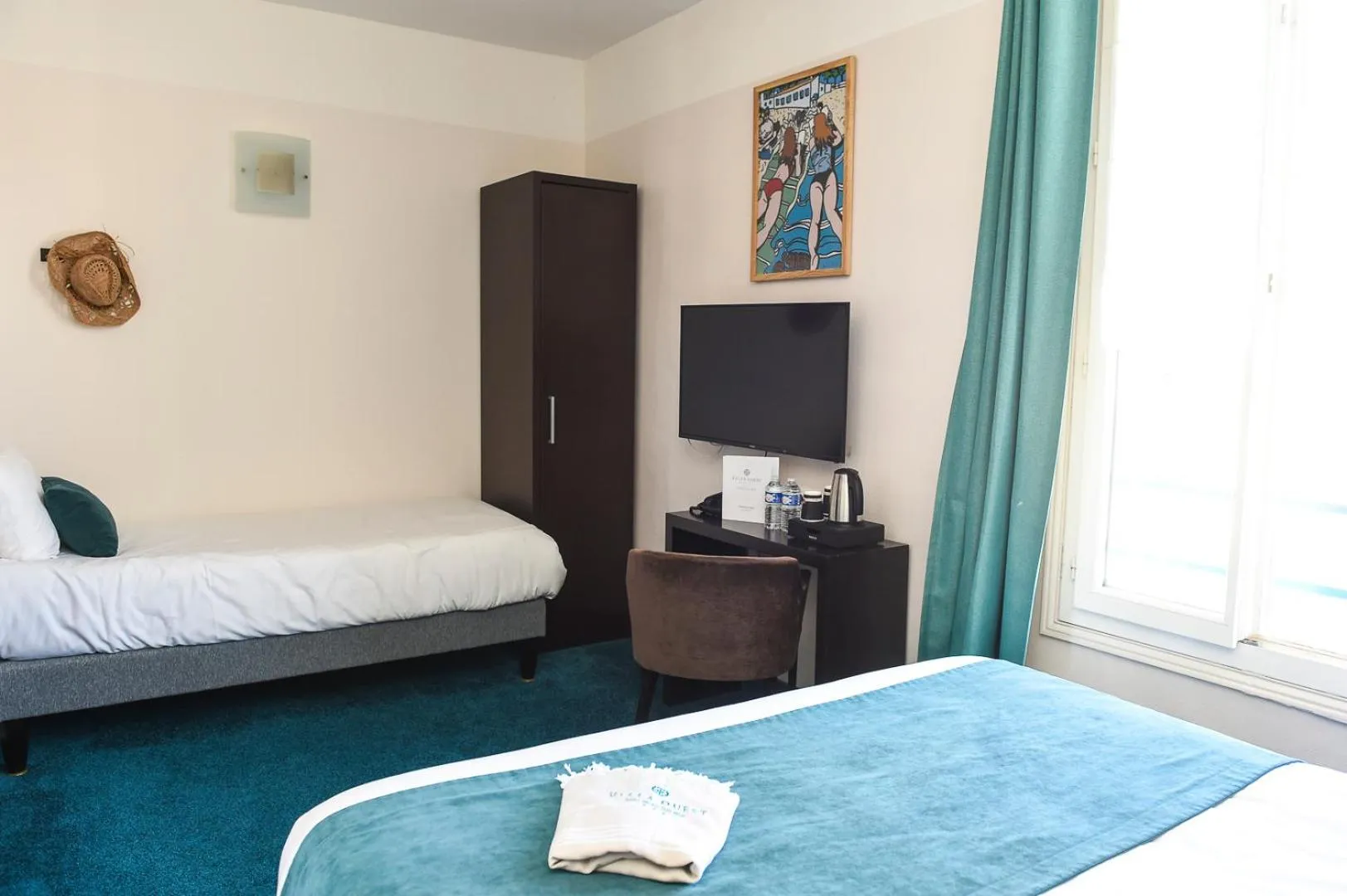 Bed in The Originals Boutique Hôtel La Villa Ouest & Spa