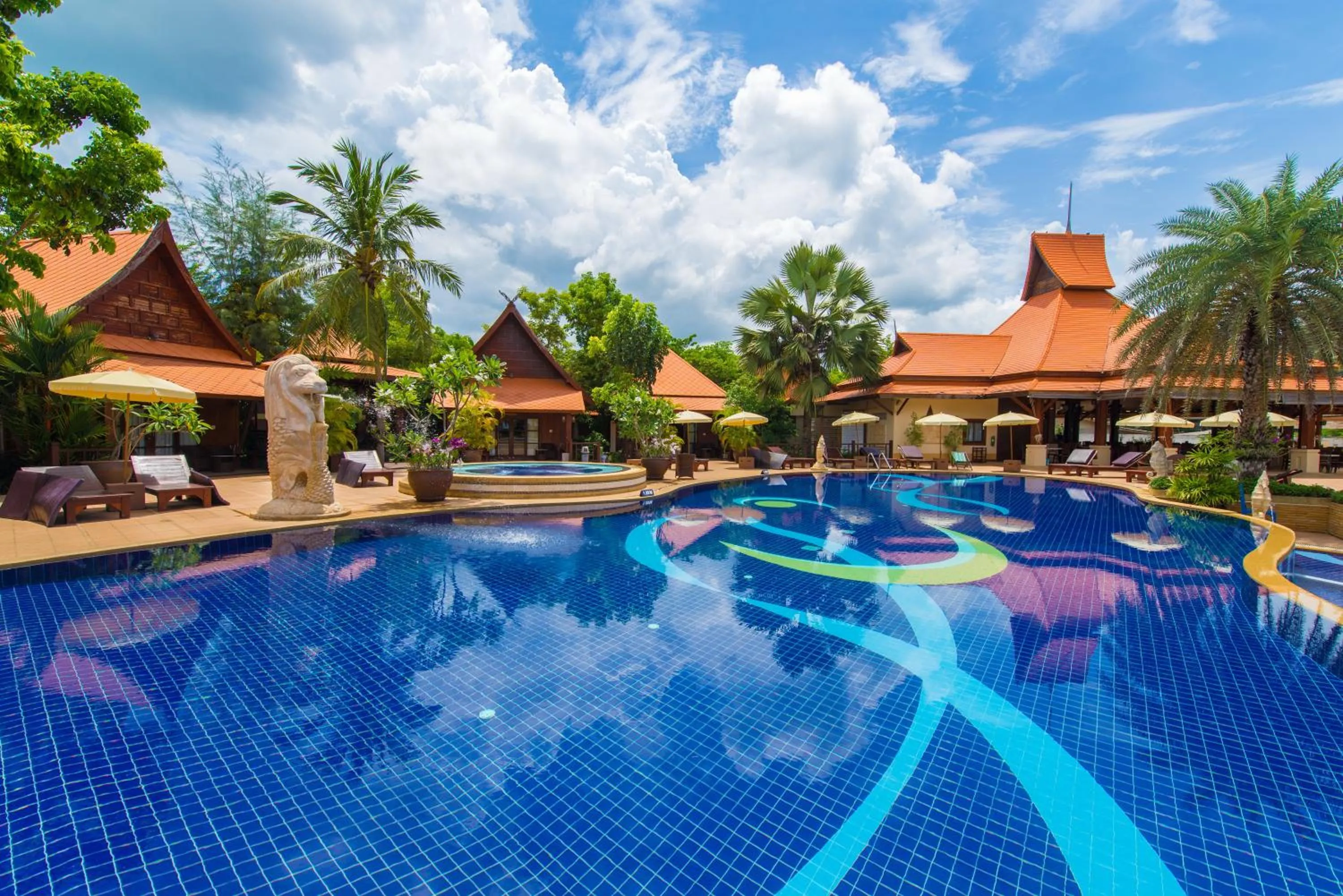 Swimming pool in Baan Grood Arcadia Resort & Spa