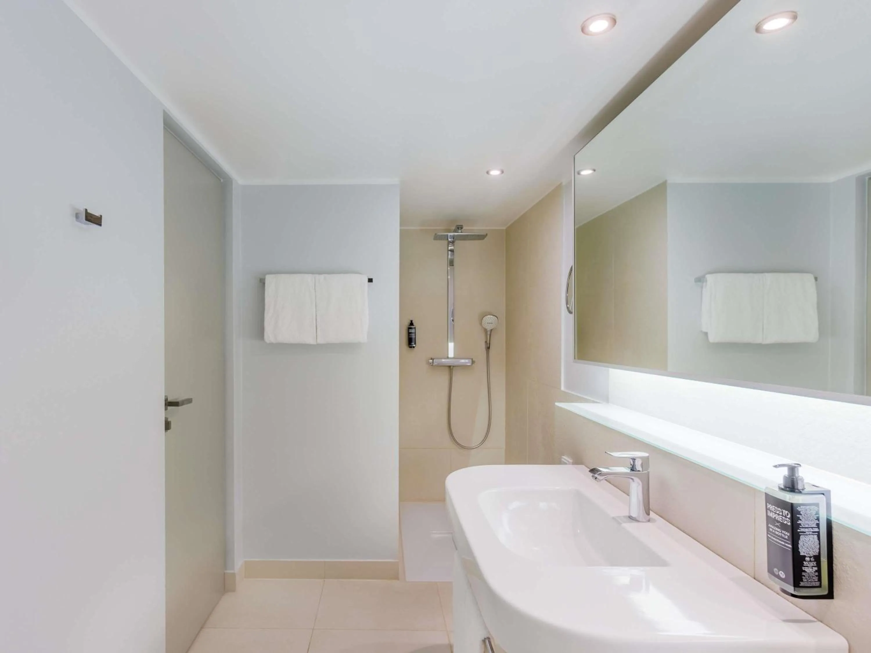 Bedroom in ibis Styles Tallinn