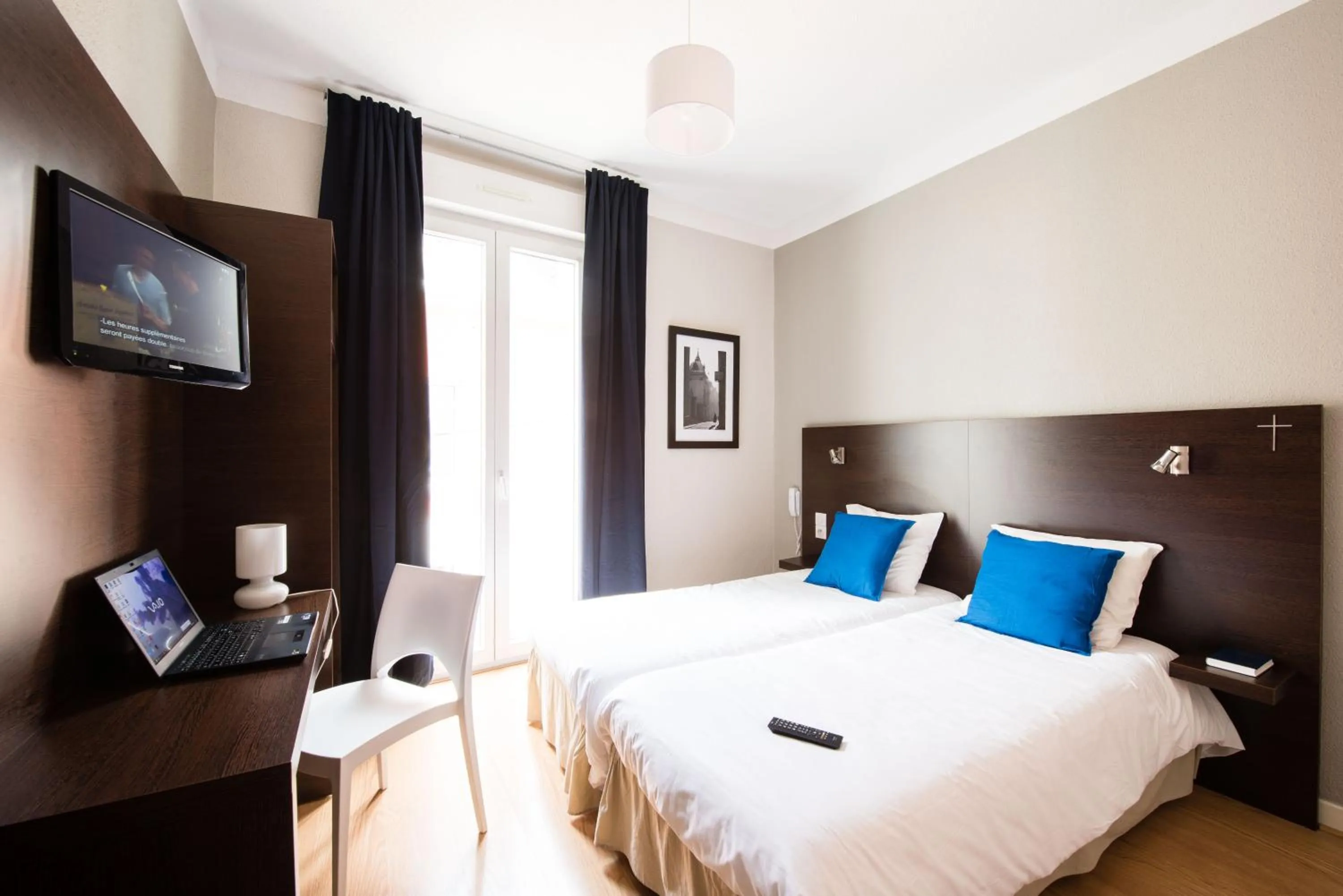 Photo of the whole room in Hôtel Atrium