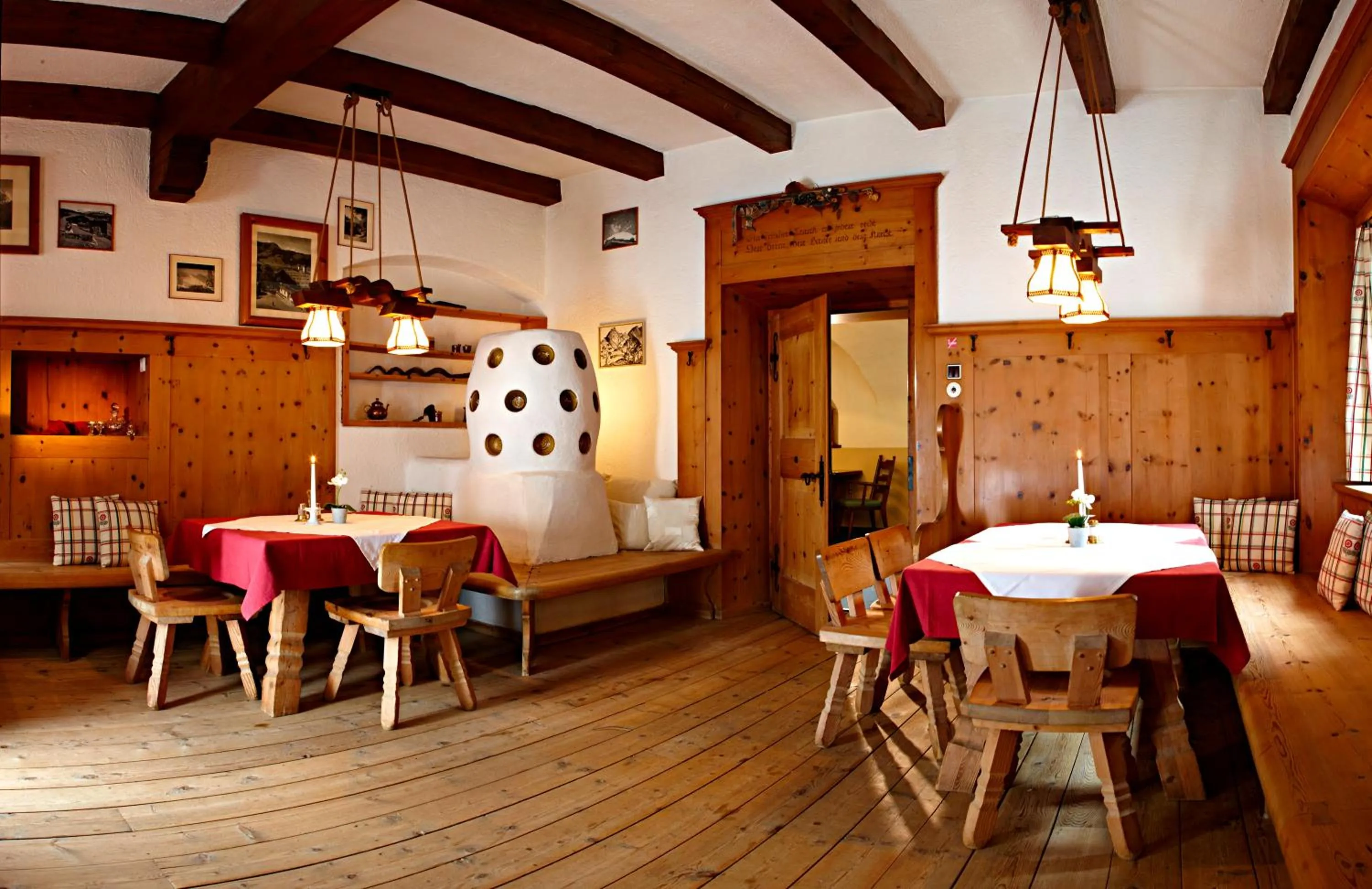 Lounge or bar, Restaurant/Places to Eat in Alpenhotel