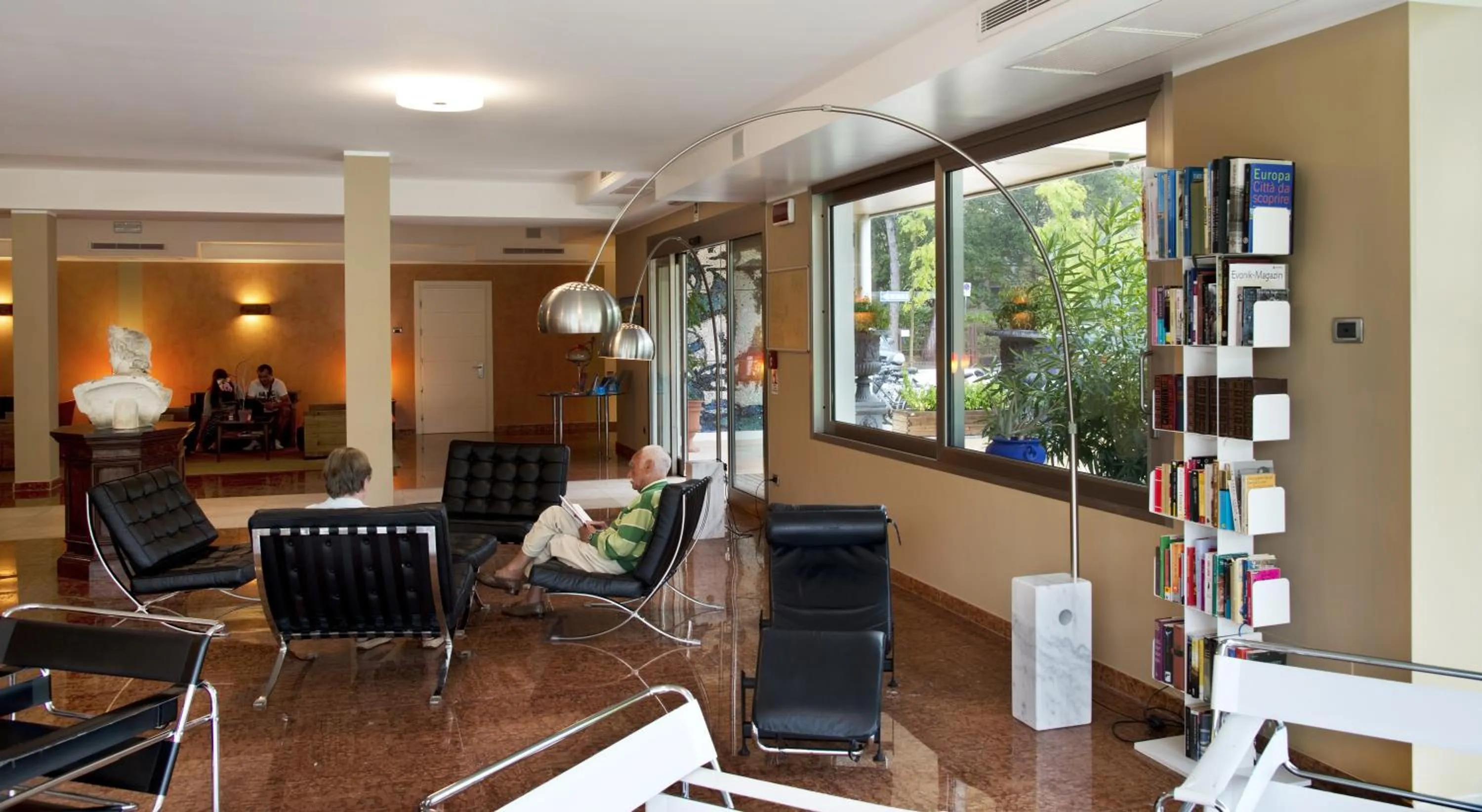 Library in Hotel San Marco