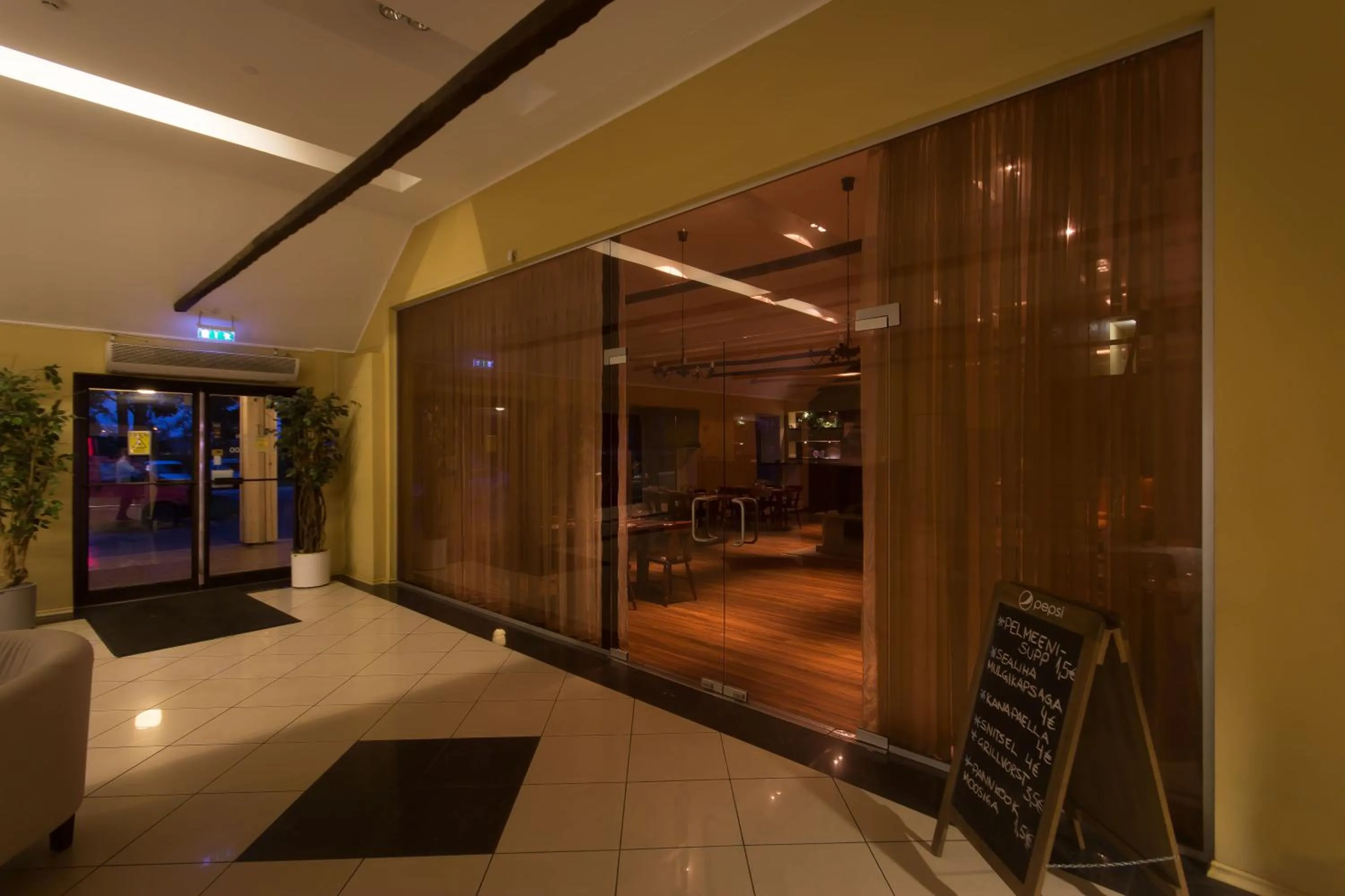 Restaurant/places to eat in Peoleo Hotell