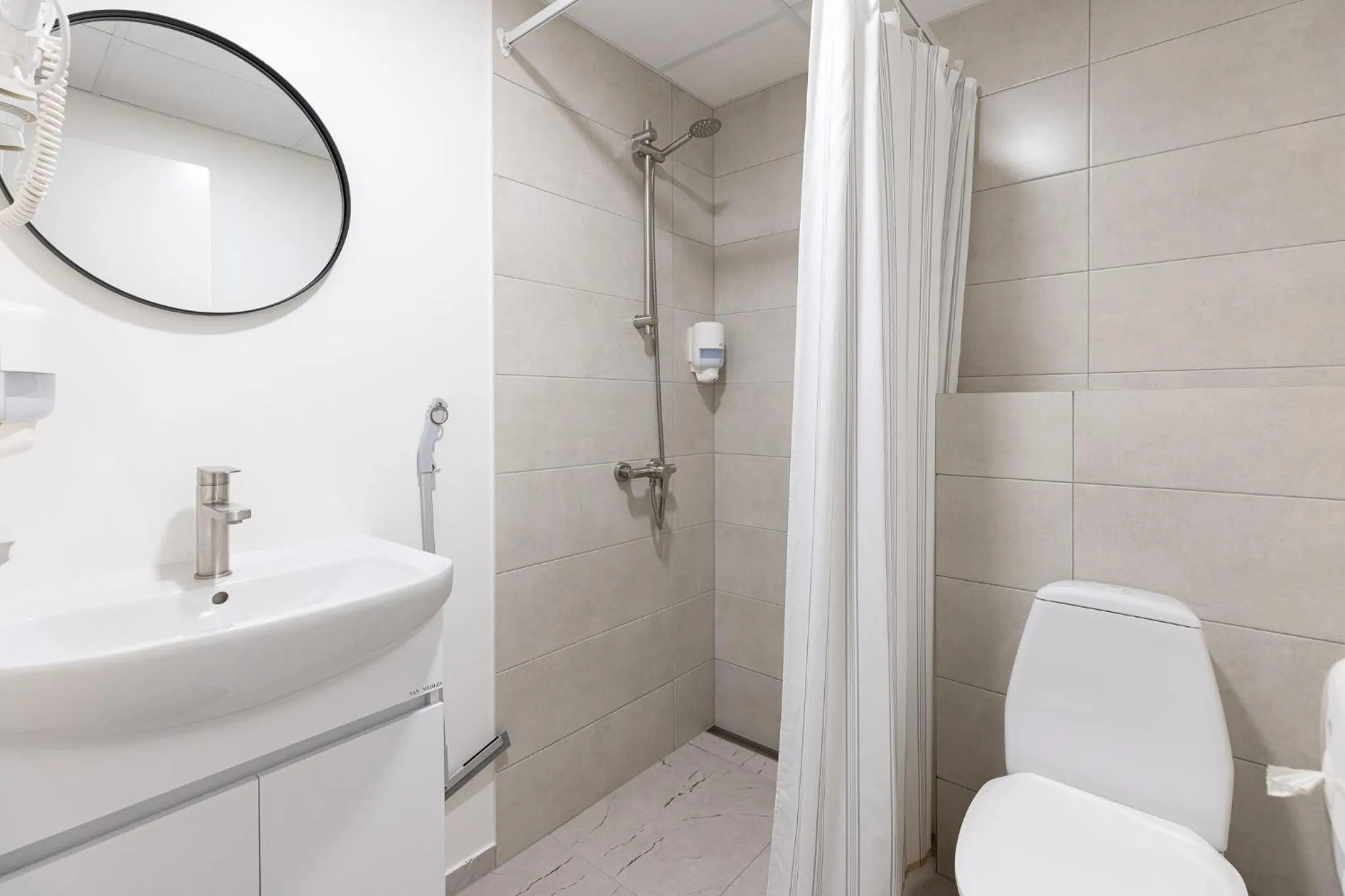 Bathroom in Peoleo Hotell