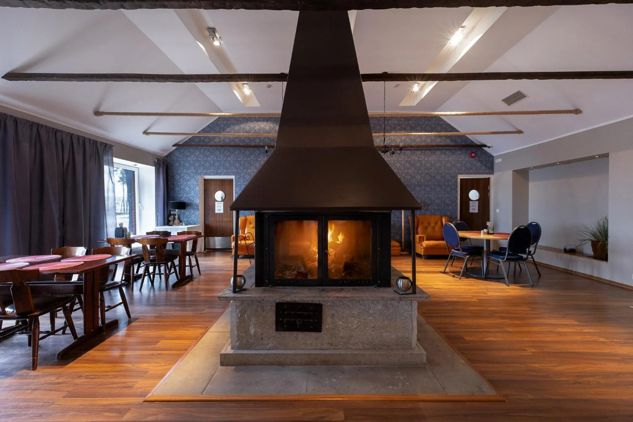 Restaurant/places to eat in Peoleo Hotell