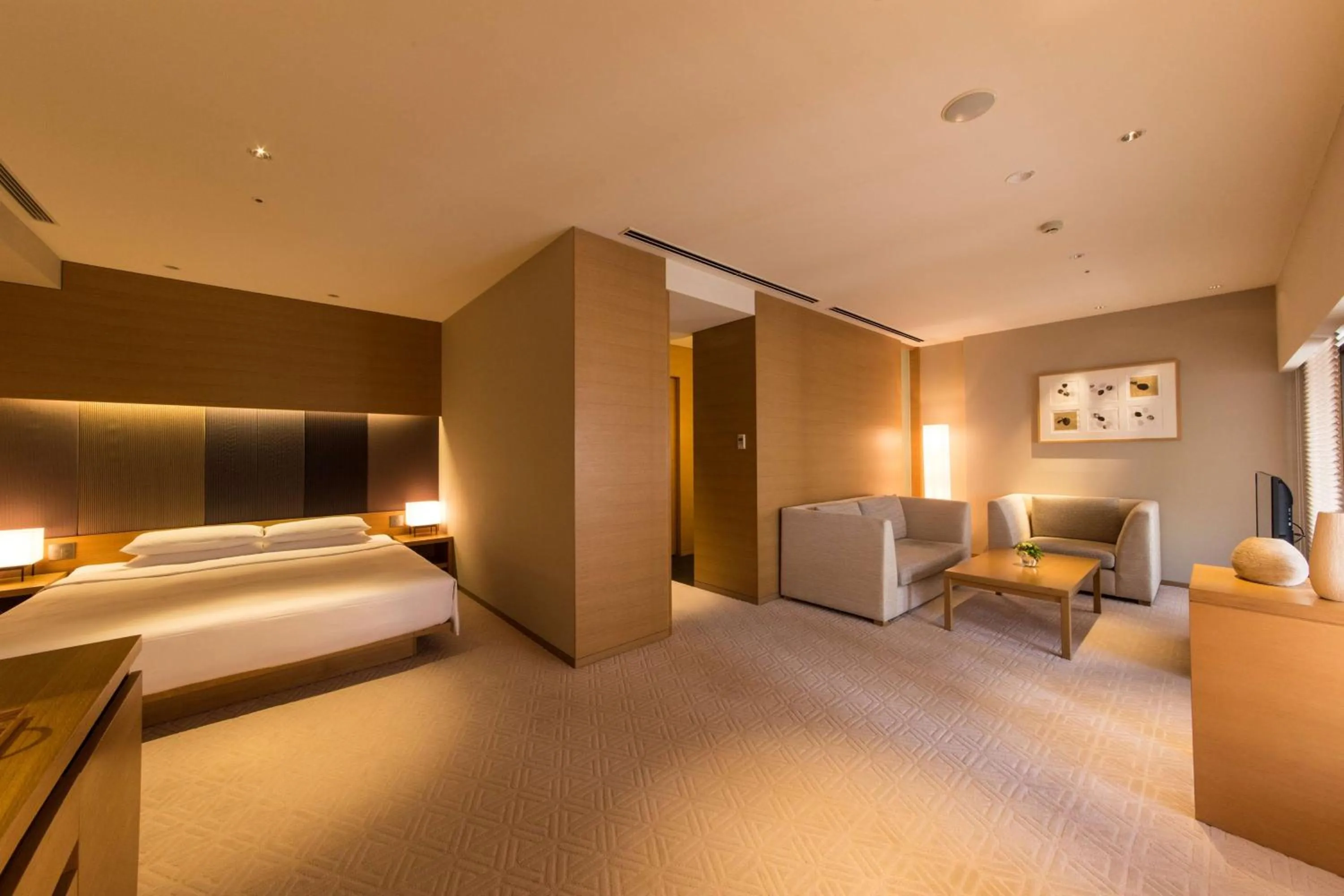 Photo of the whole room, Bed in Hyatt Regency Kyoto