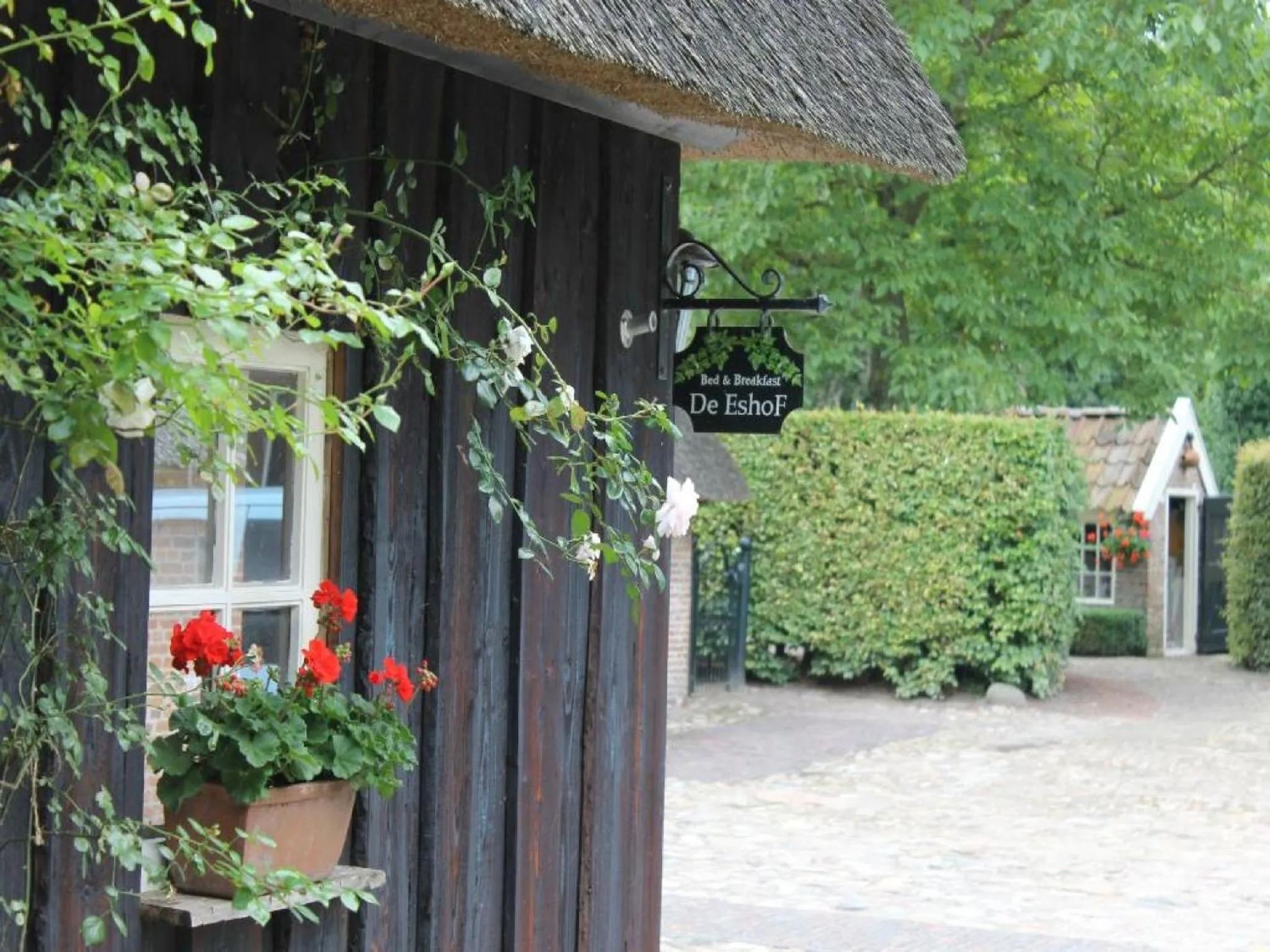 Facade/entrance in Hoeve de Eshof