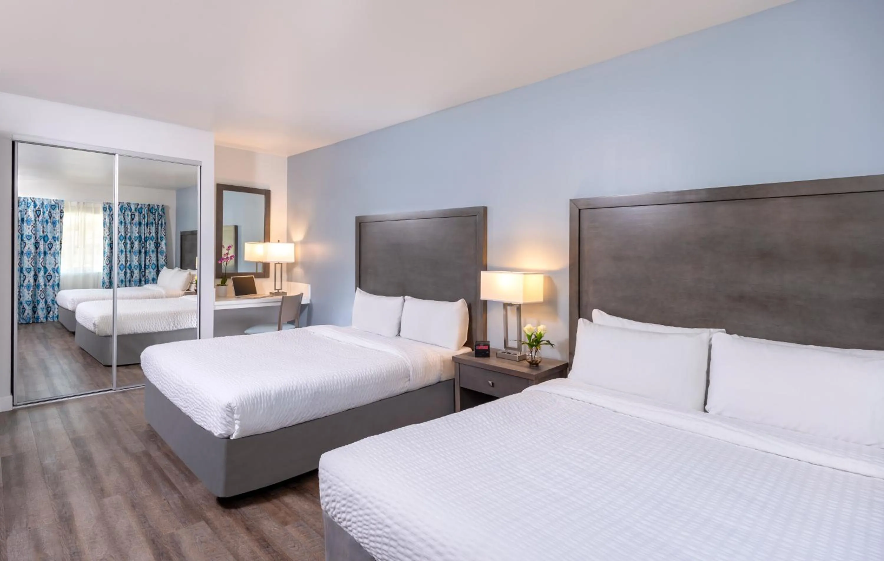 Bedroom, Bed in Beachfront Inn and Suites at Dana Point