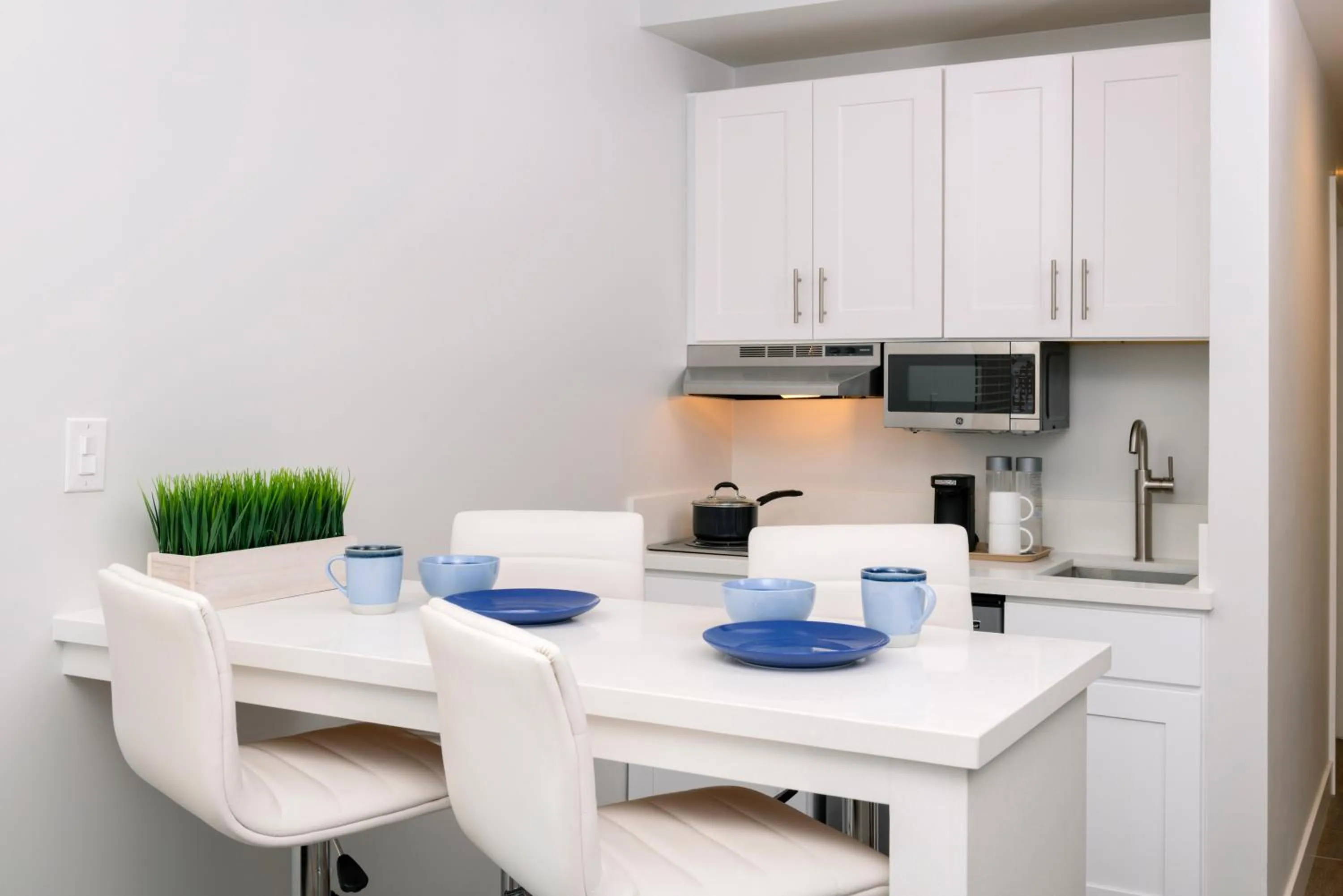 Kitchen or kitchenette in Beachfront Inn and Suites at Dana Point