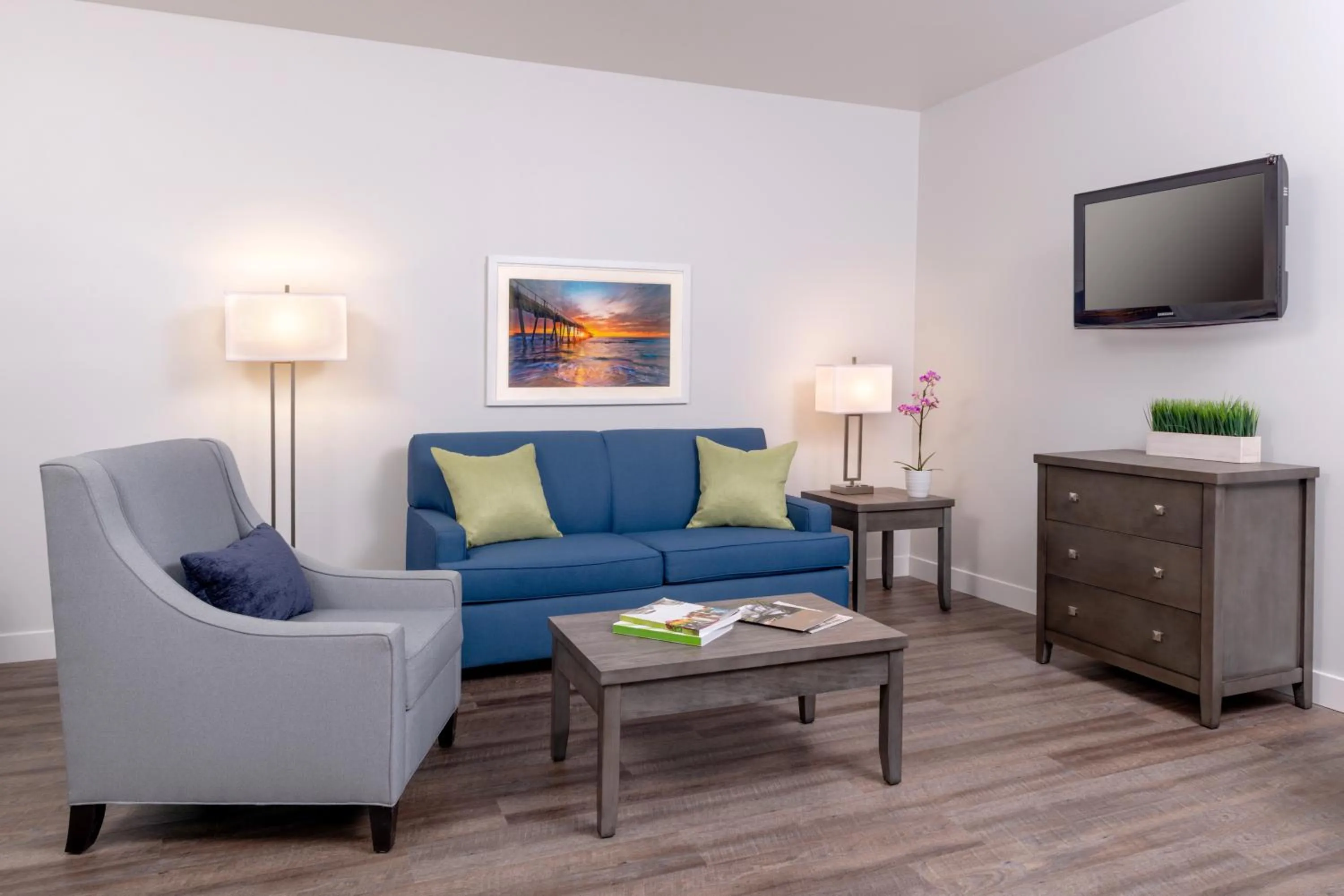 Living room in Beachfront Inn and Suites at Dana Point