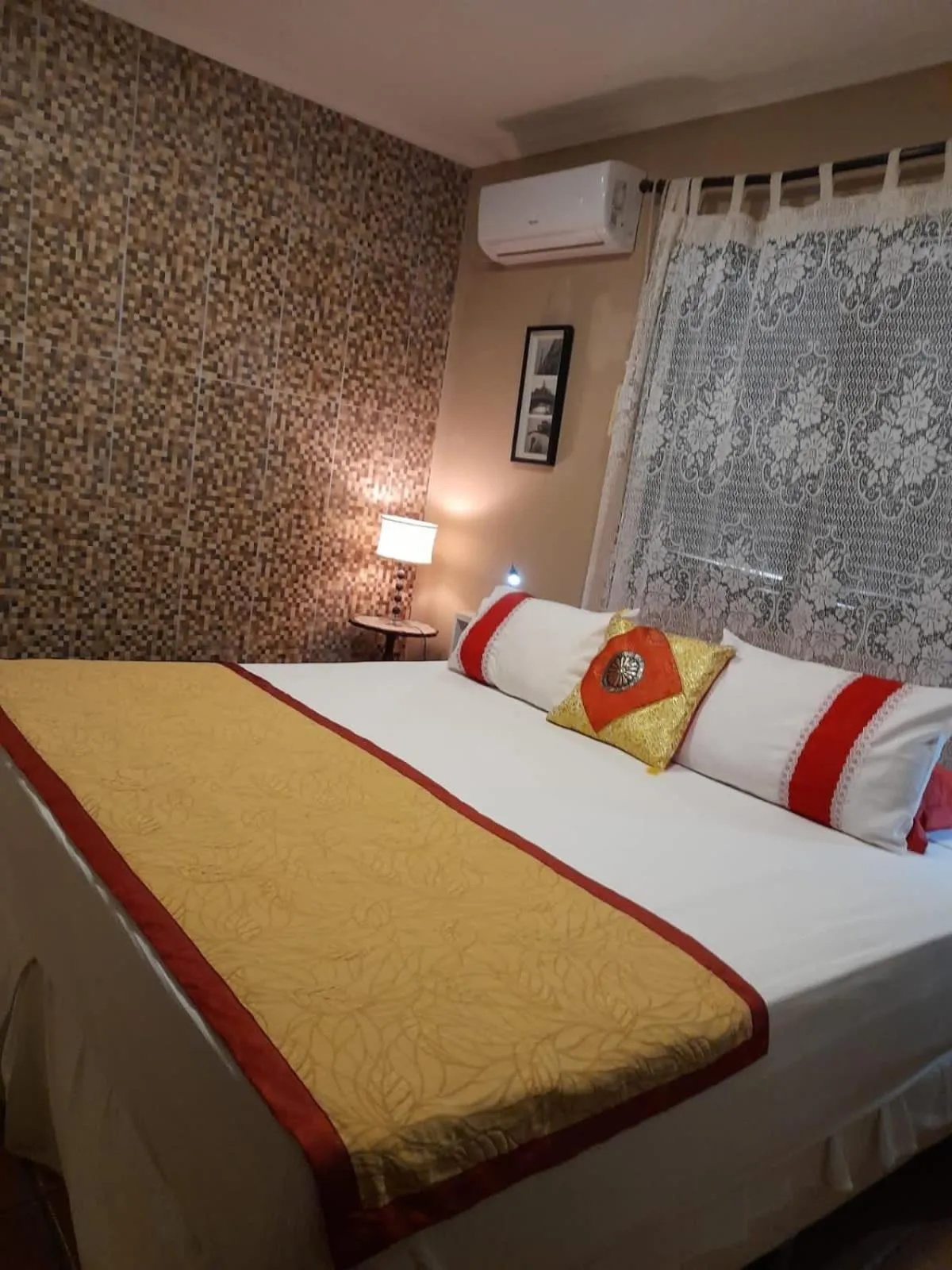 Photo of the whole room, Bed in Suítes Bouganville