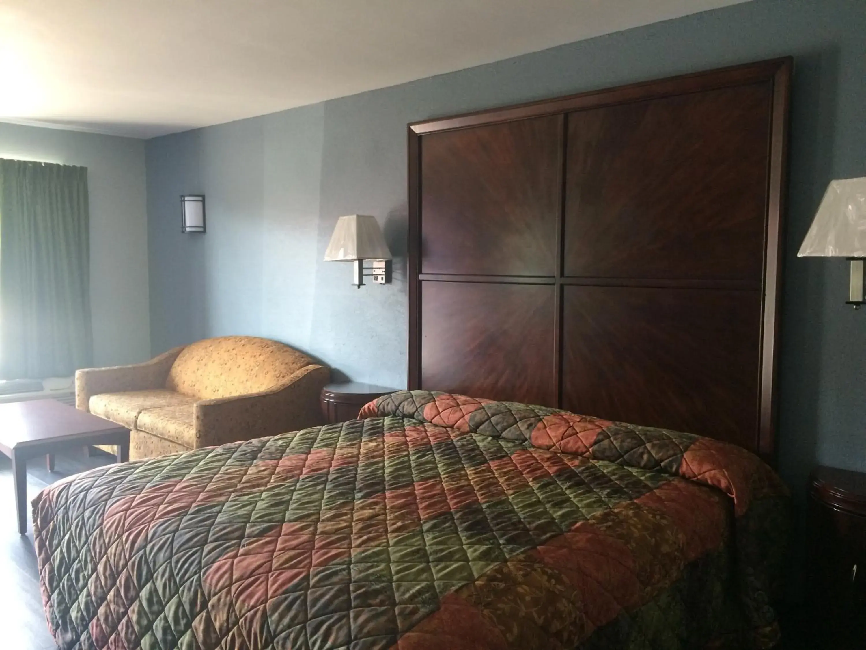 King Room - Smoking in Gulf American Inns King Room - Smoking in Gulf American Inns