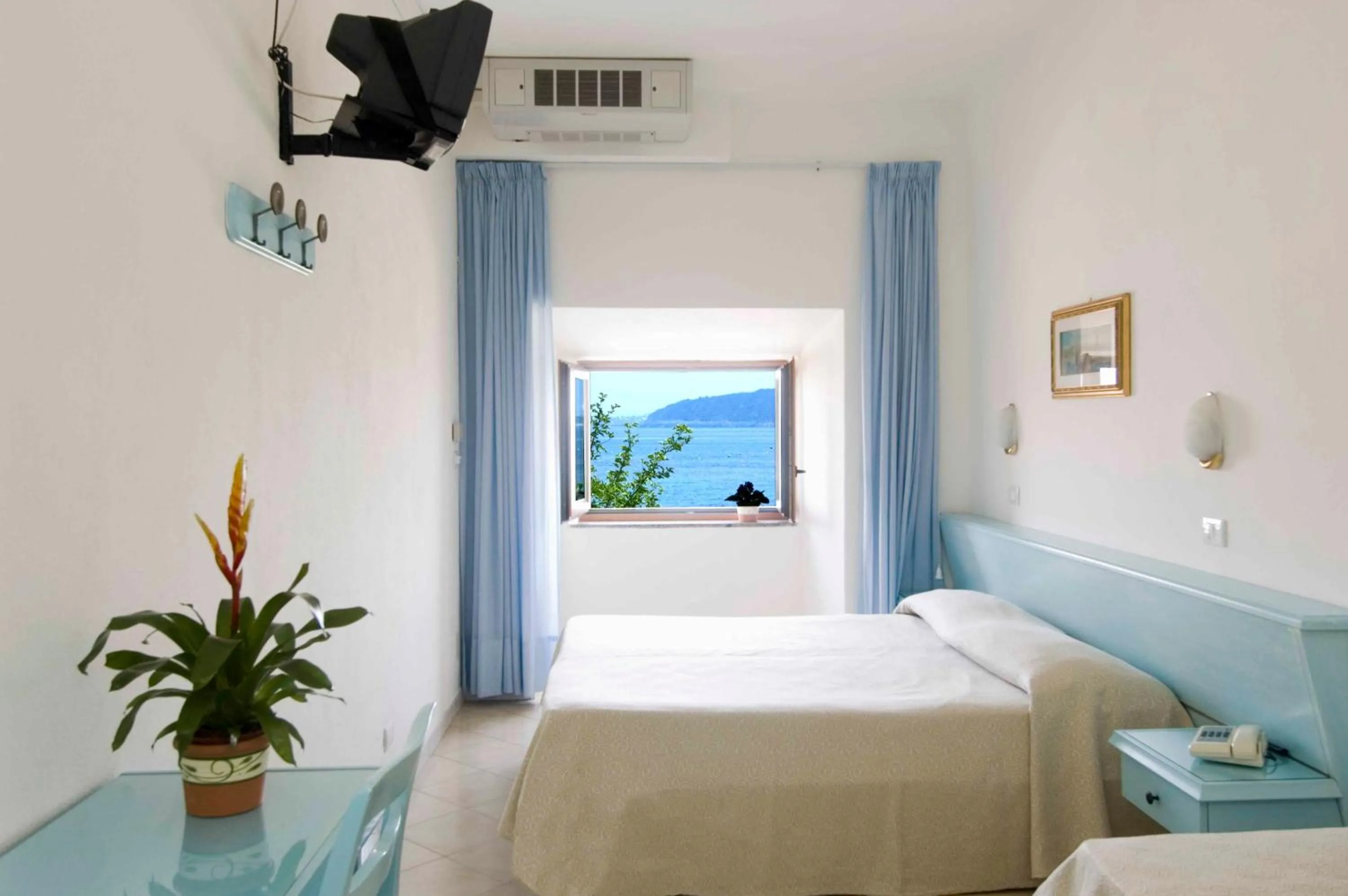 Photo of the whole room in Hotel Eugenio