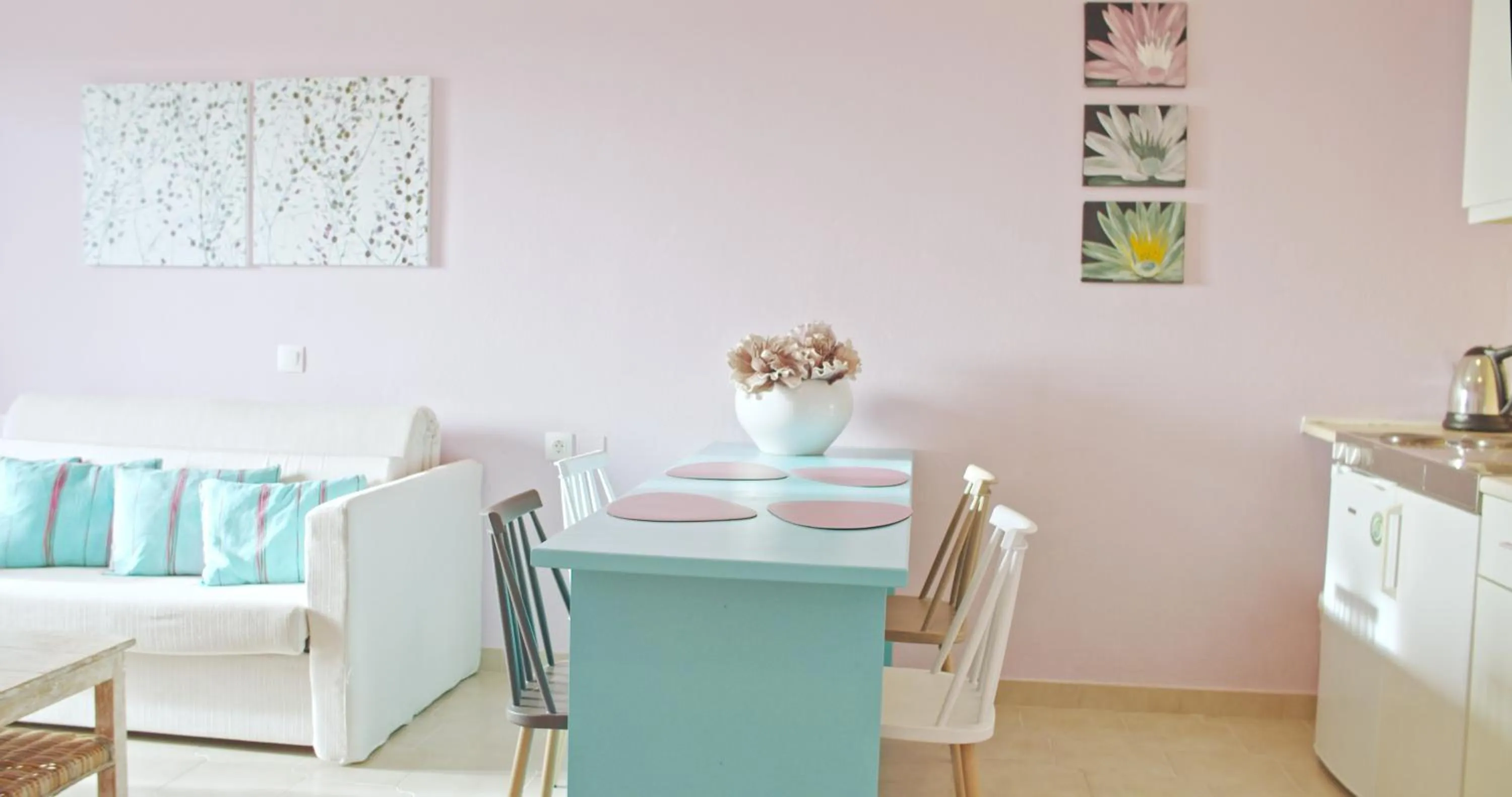 Kitchen or kitchenette in Waterlily Hotel Apartments