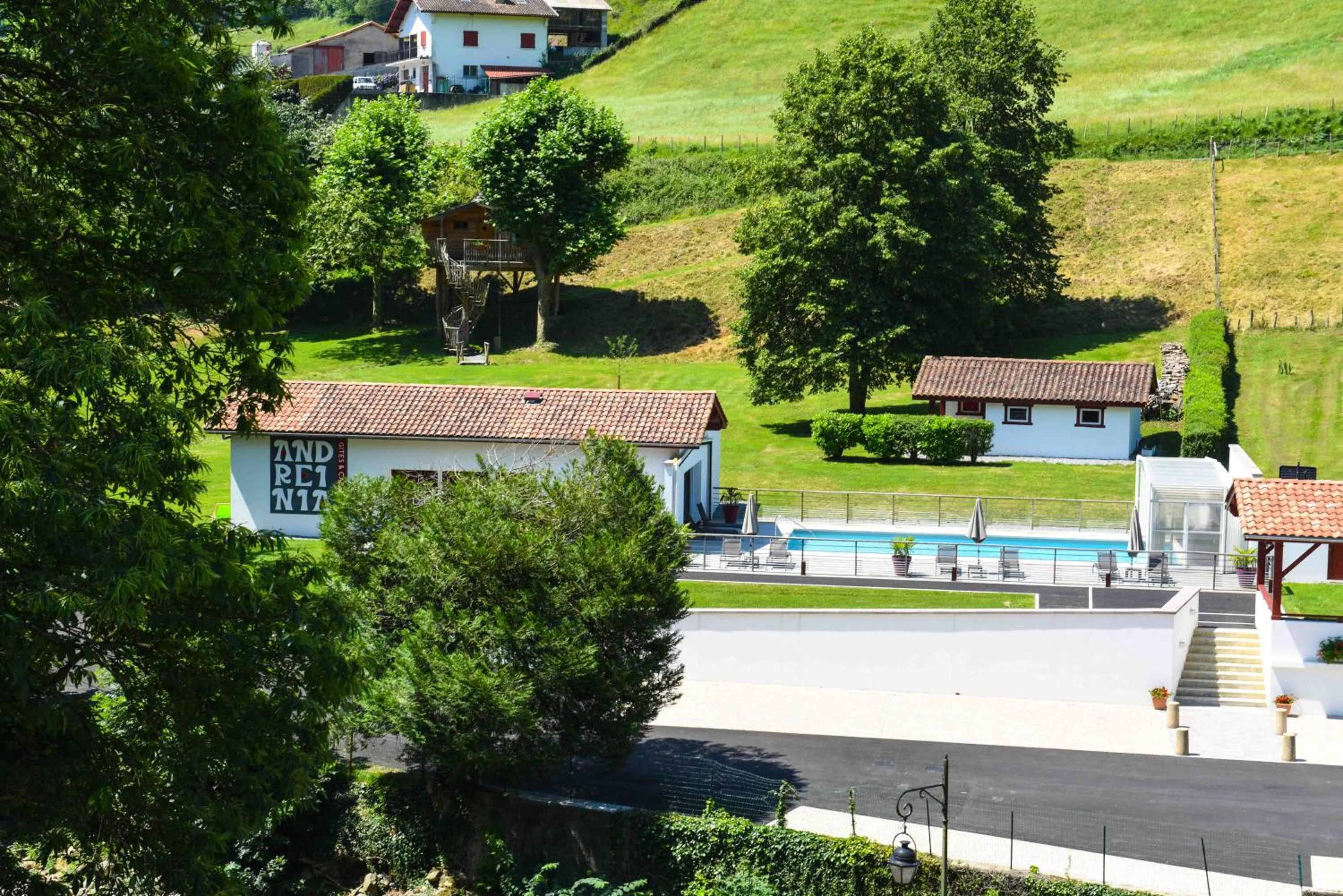 Logis Hôtel Andreinia & Cabanes
