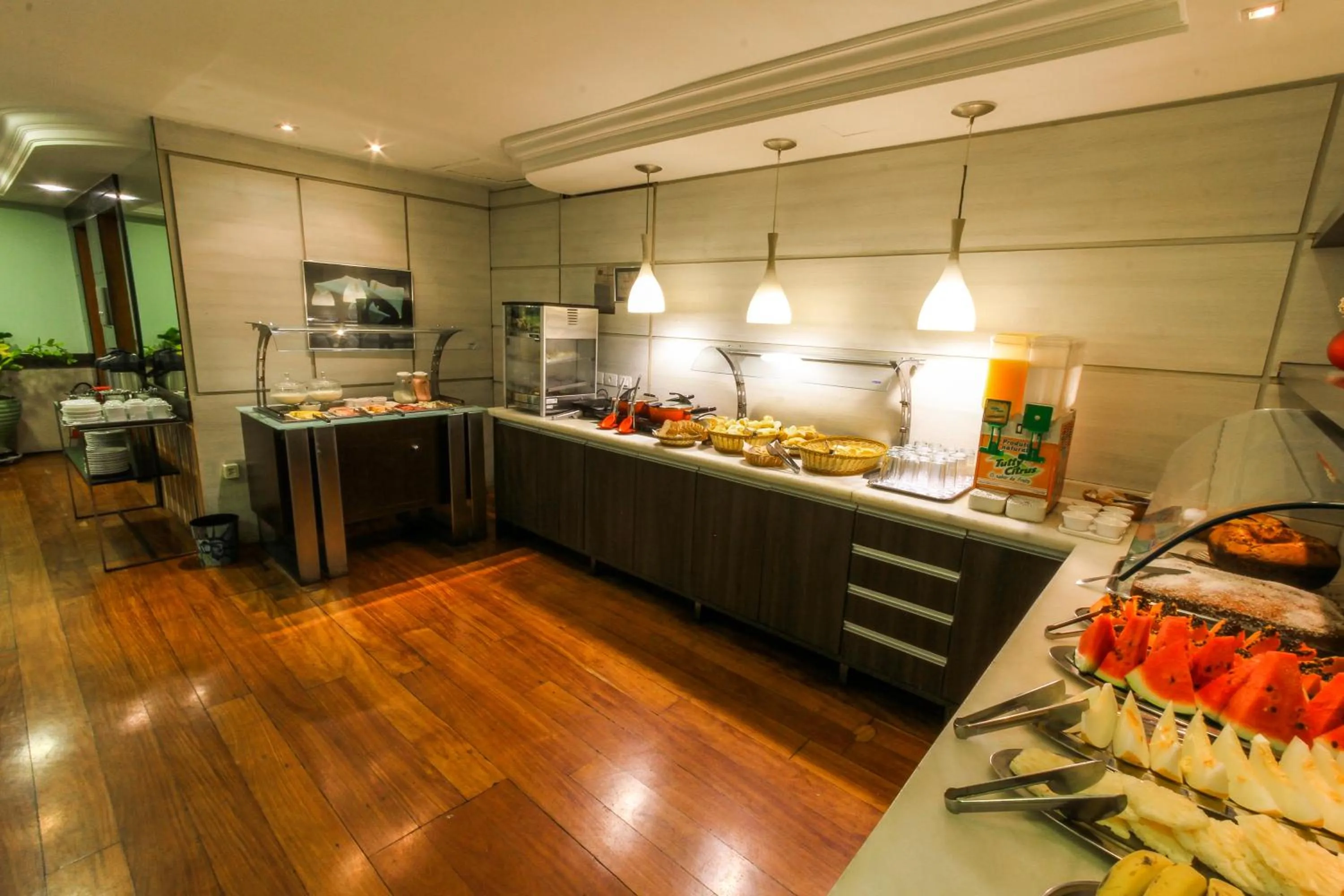 Restaurant/places to eat in Hotel Plaza Apolo