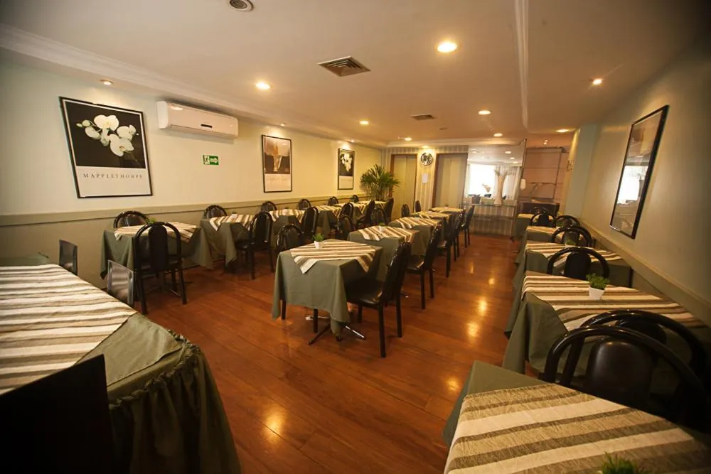 Restaurant/places to eat in Hotel Plaza Apolo