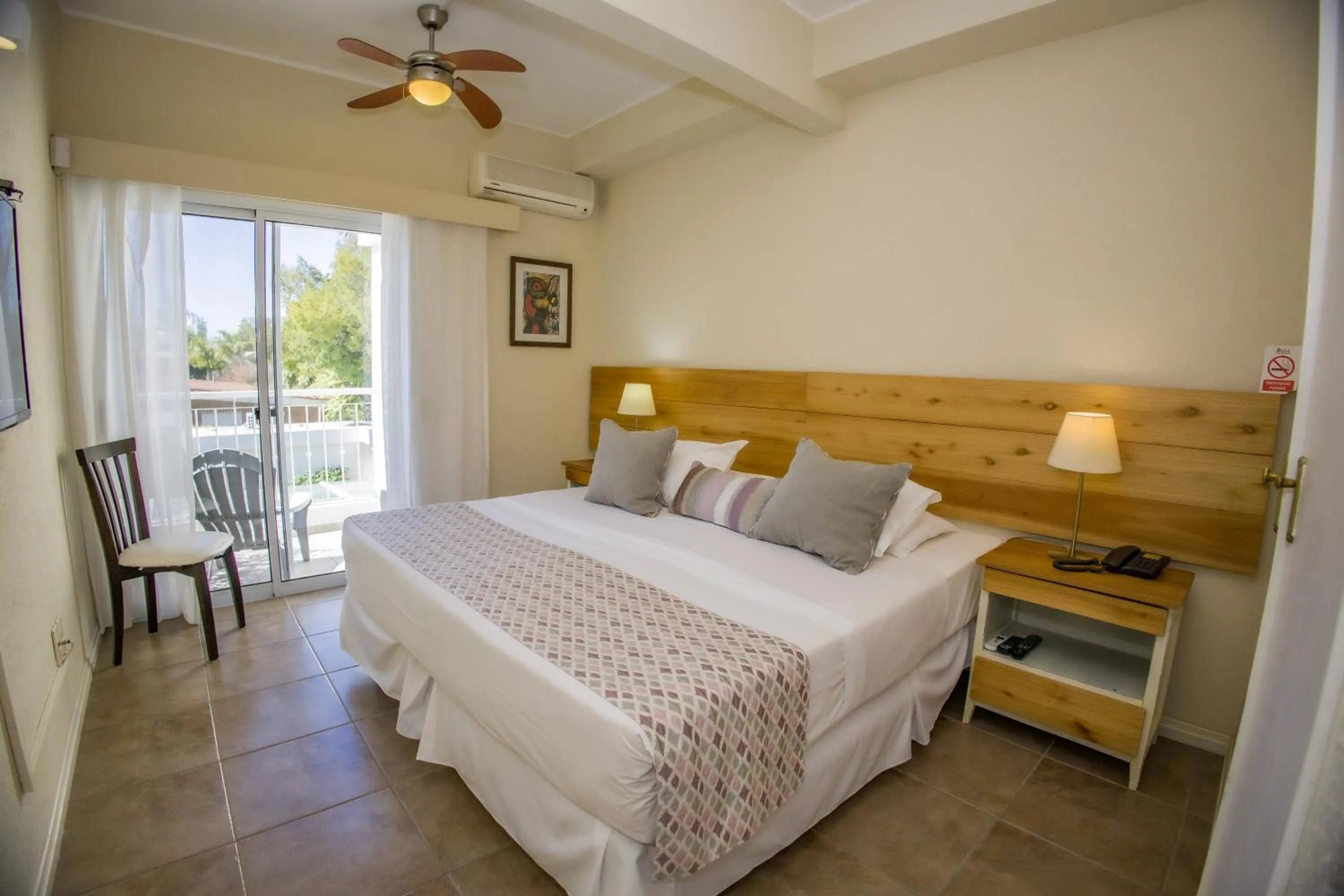 Bedroom, Bed in Joan Miró Hotel