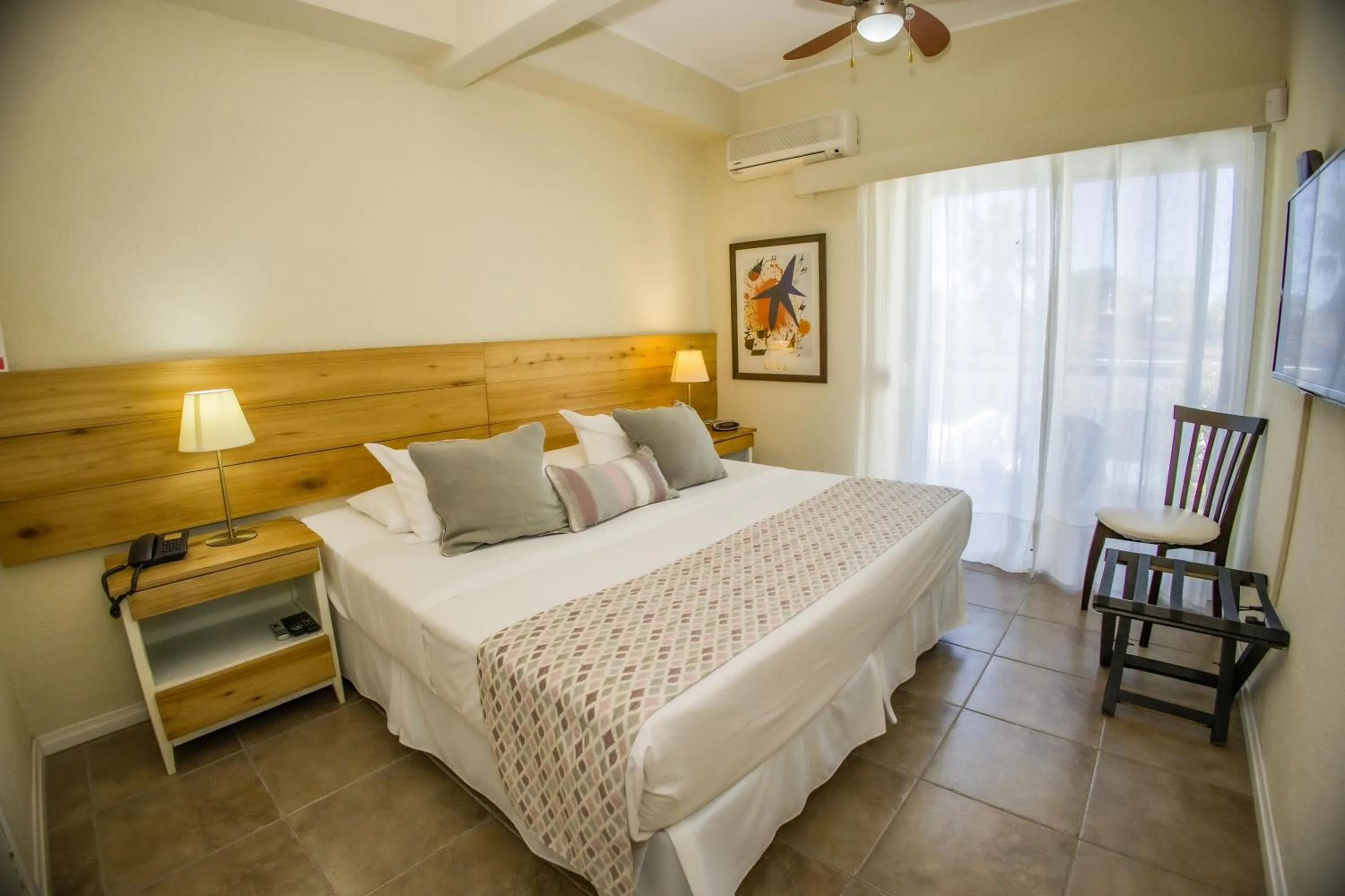 Bedroom, Bed in Joan Miró Hotel
