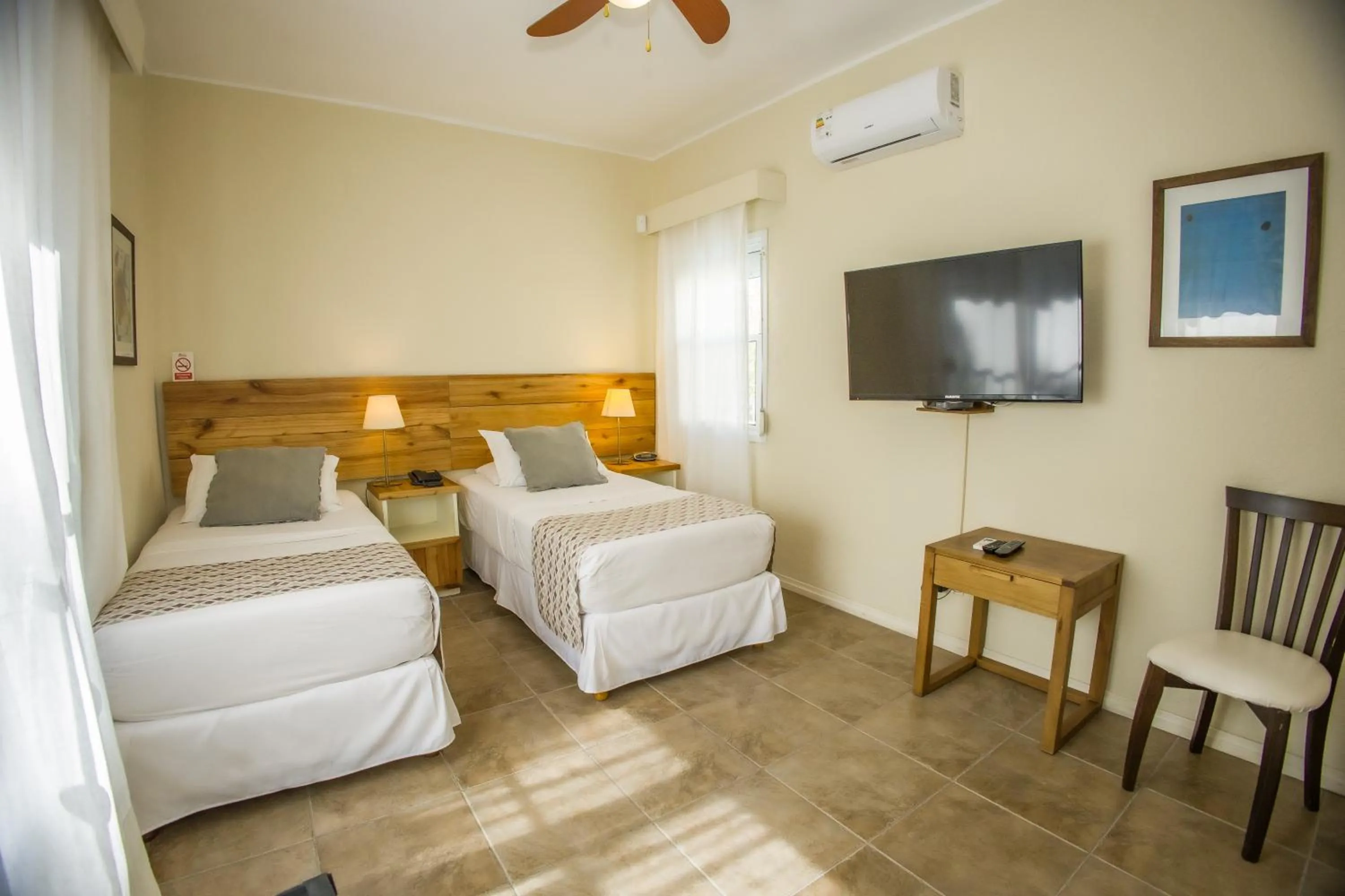 Bedroom, Bed in Joan Miró Hotel