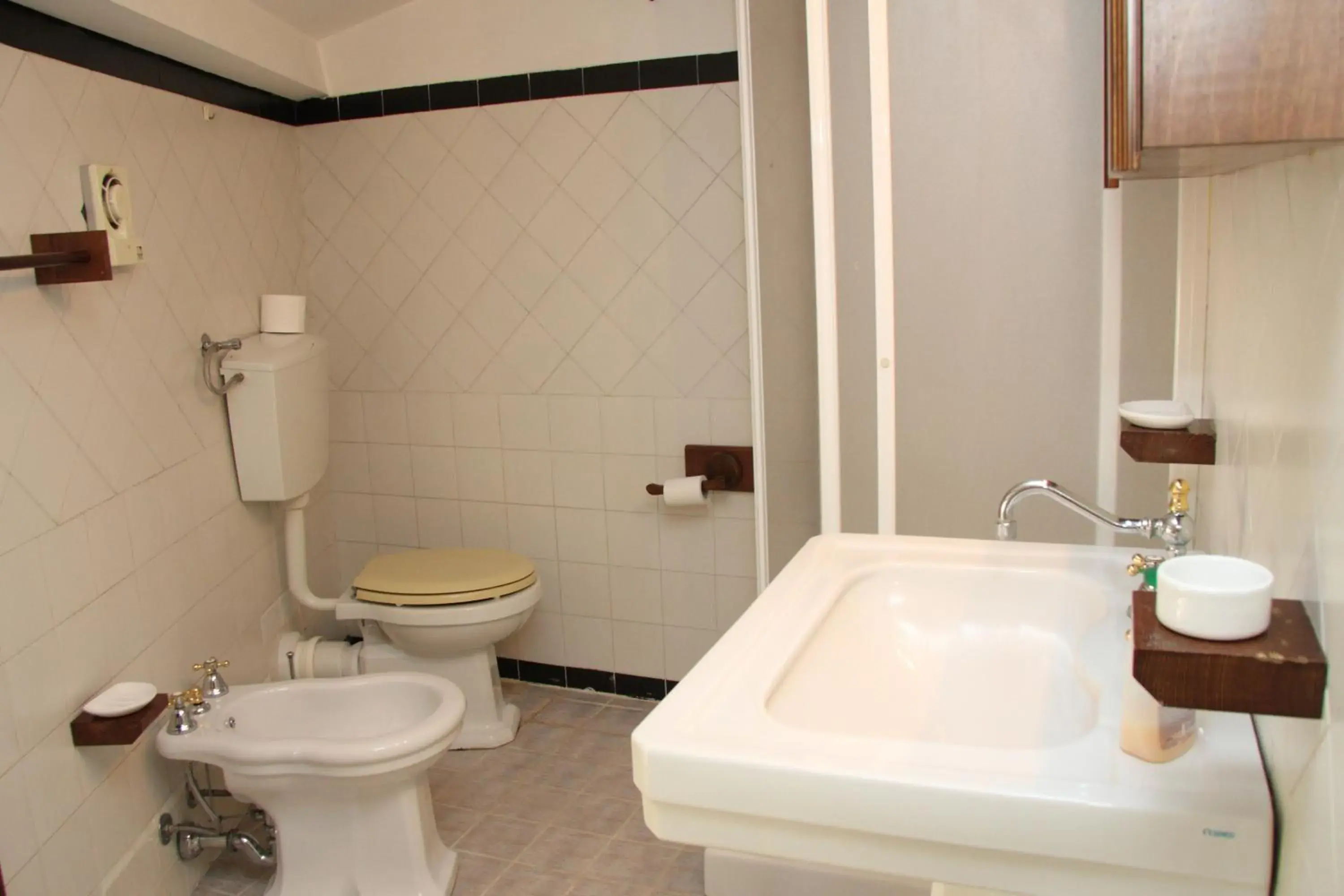 Standard Twin Room with Shared Bathroom - single occupancy in Villa del Cardinale Standard Twin Room with Shared Bathroom - single occupancy in Villa del Cardinale