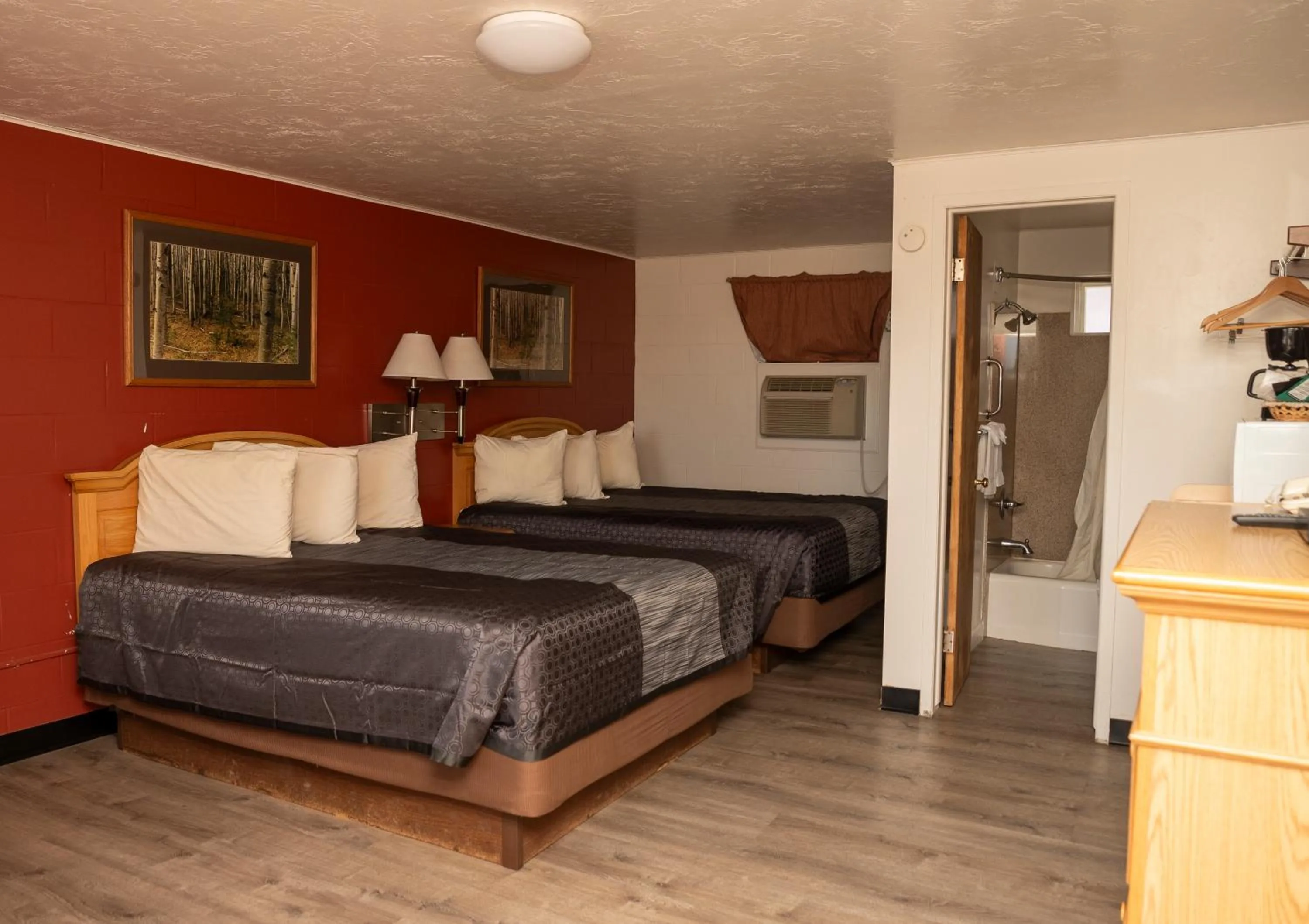 View (from property/room), Bed in Auto Inn Motel & RV Park