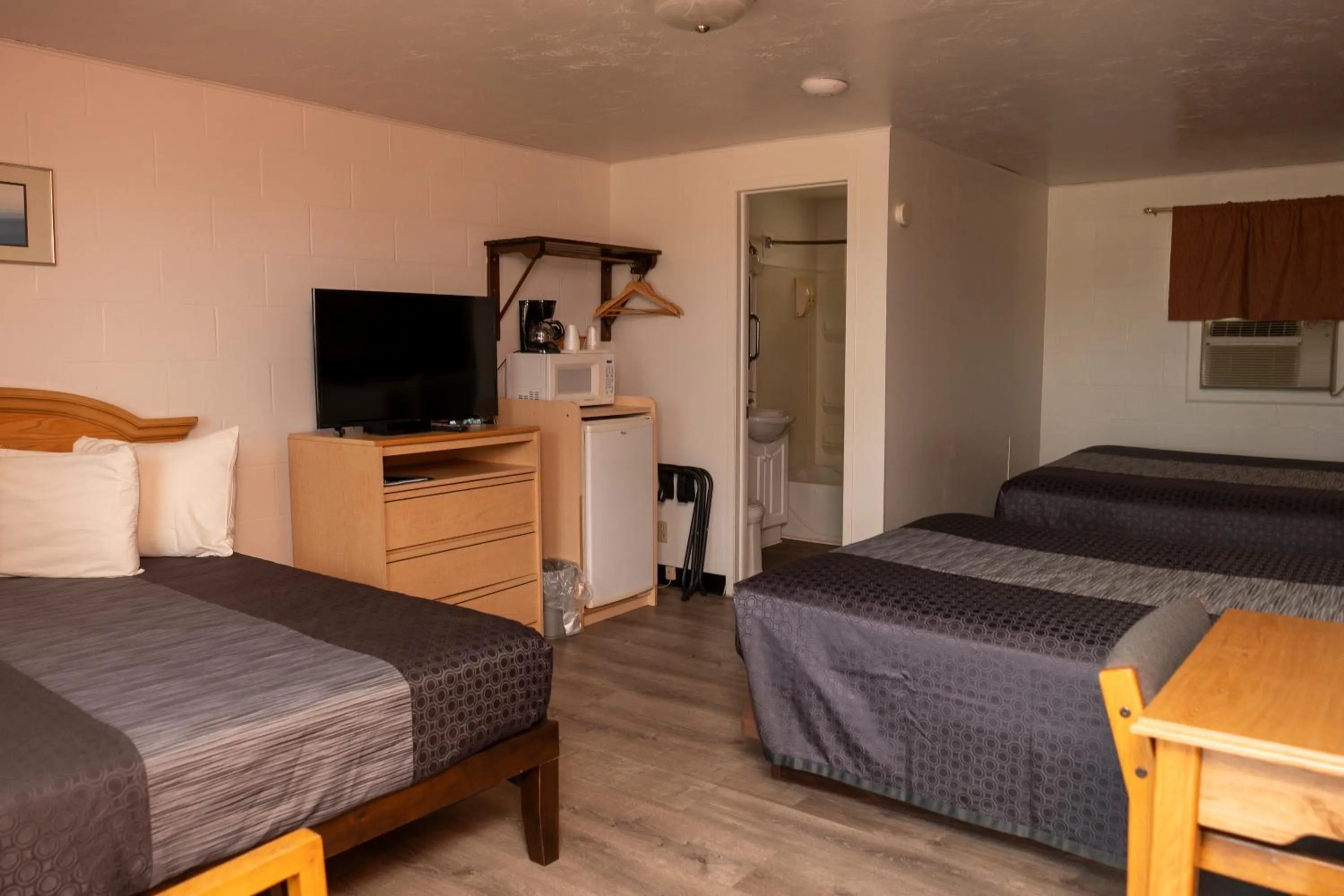 Bedroom, Bed in Auto Inn Motel & RV Park