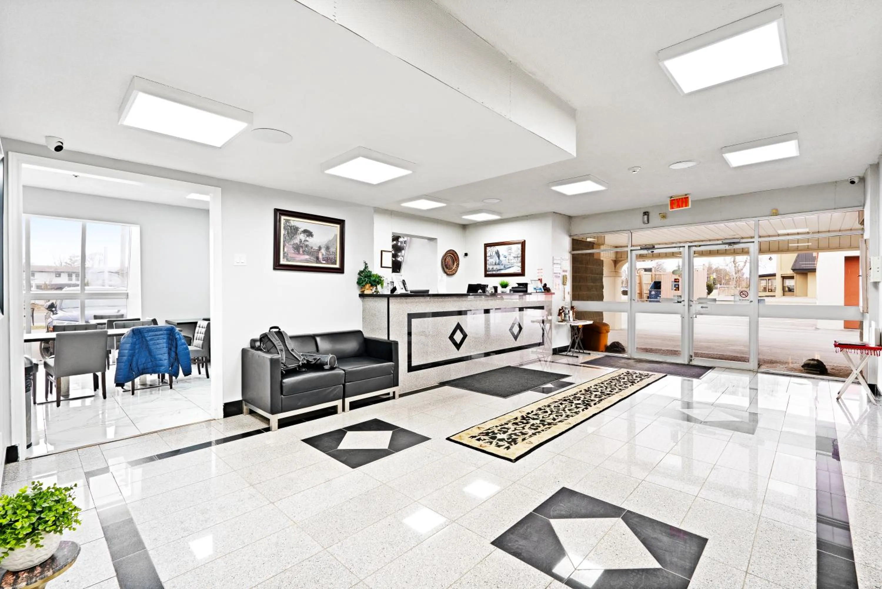 Lobby or reception in Niagara Lodge & Suites