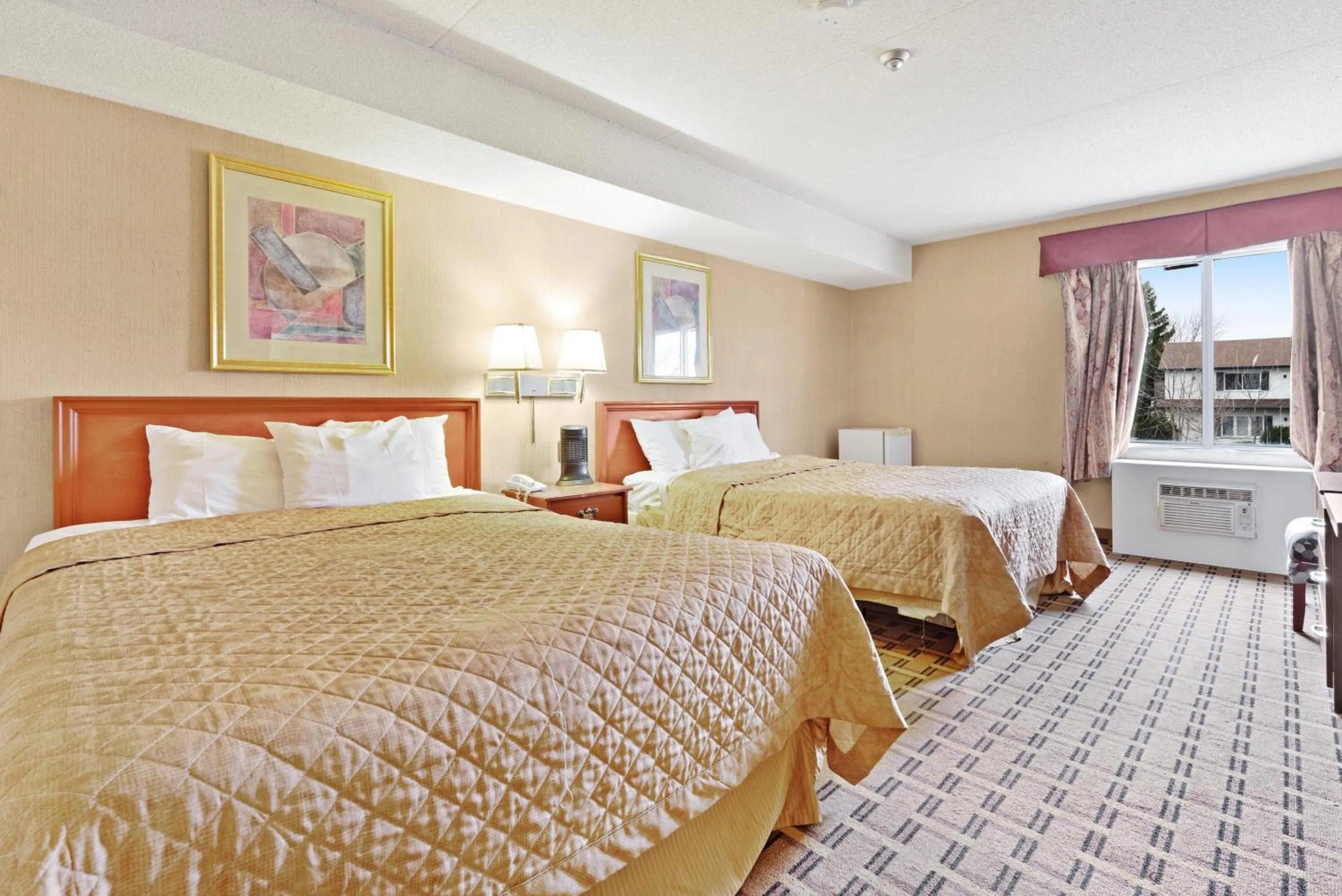Property building, Bed in Niagara Lodge & Suites