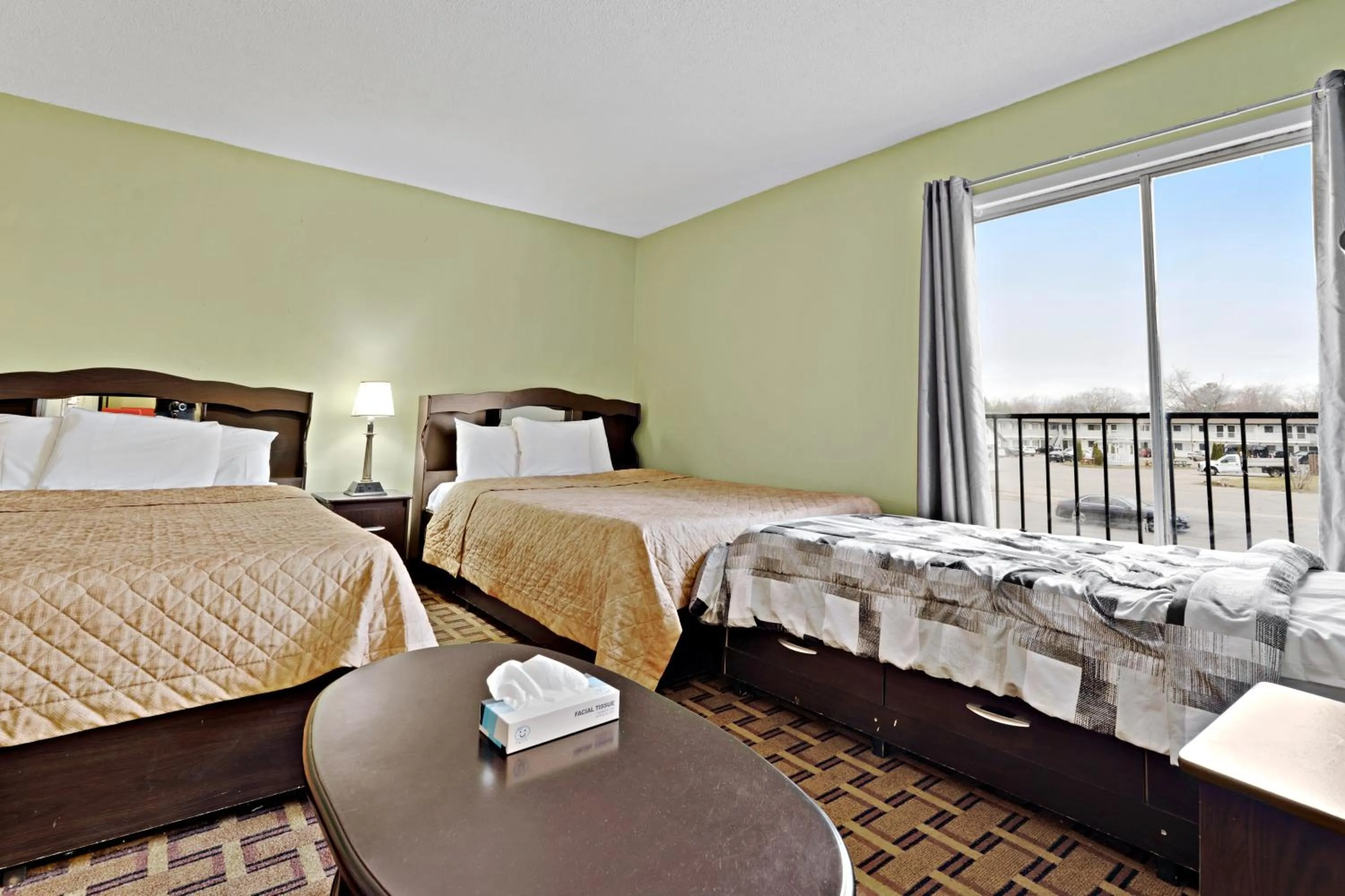 Bedroom, Bed in Niagara Lodge & Suites