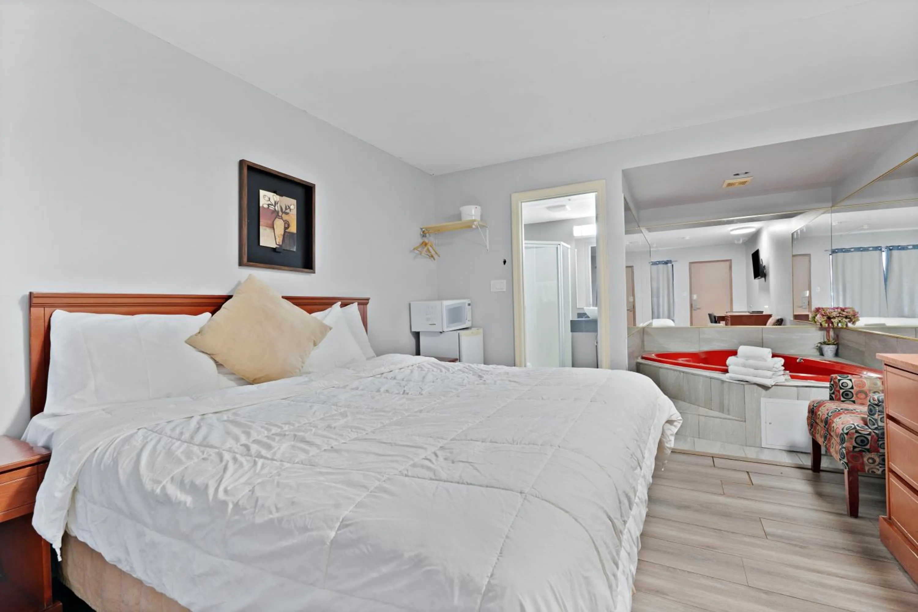 Bedroom, Bed in Niagara Lodge & Suites