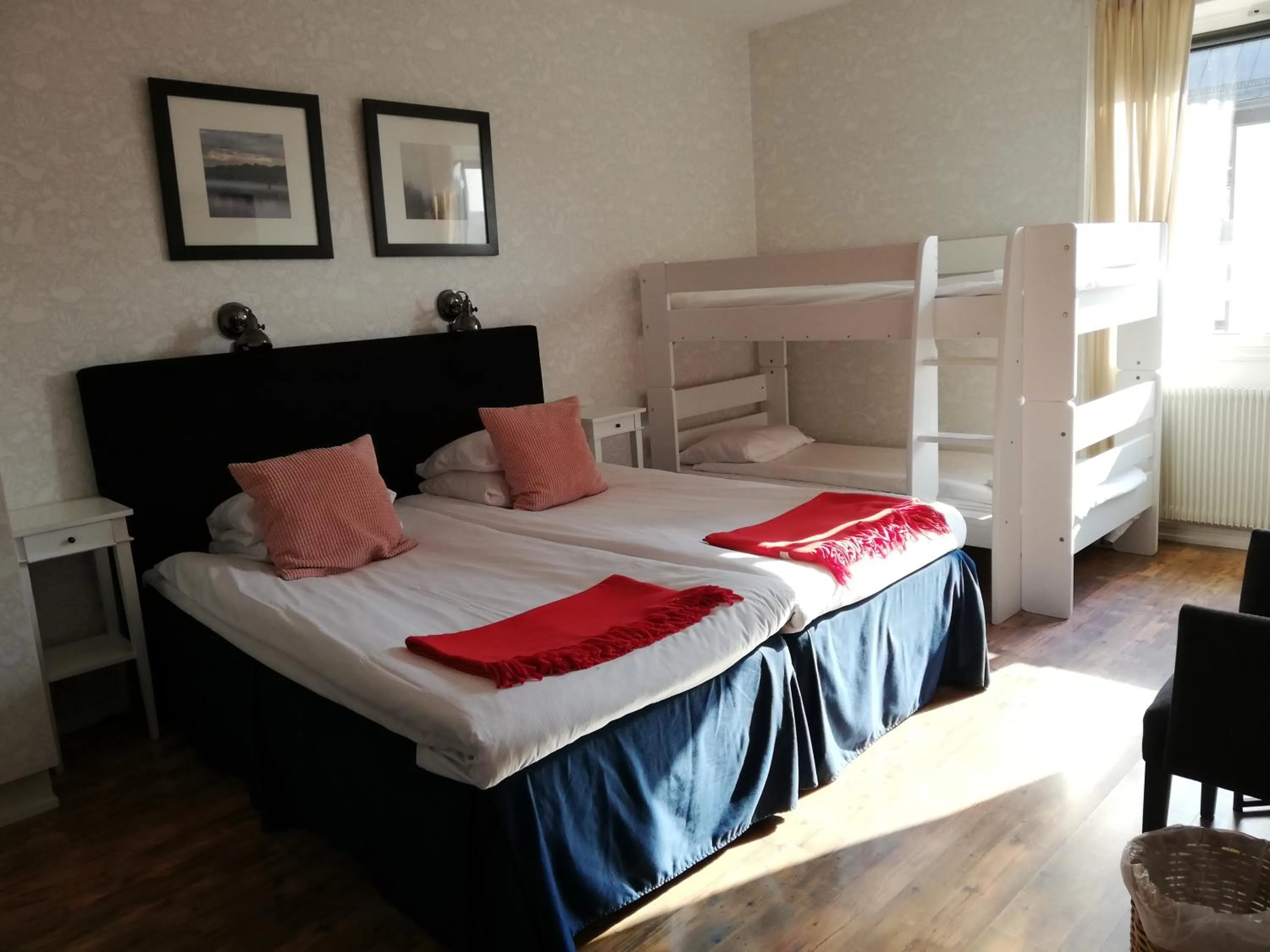 Family, Bed in Strand Hotell