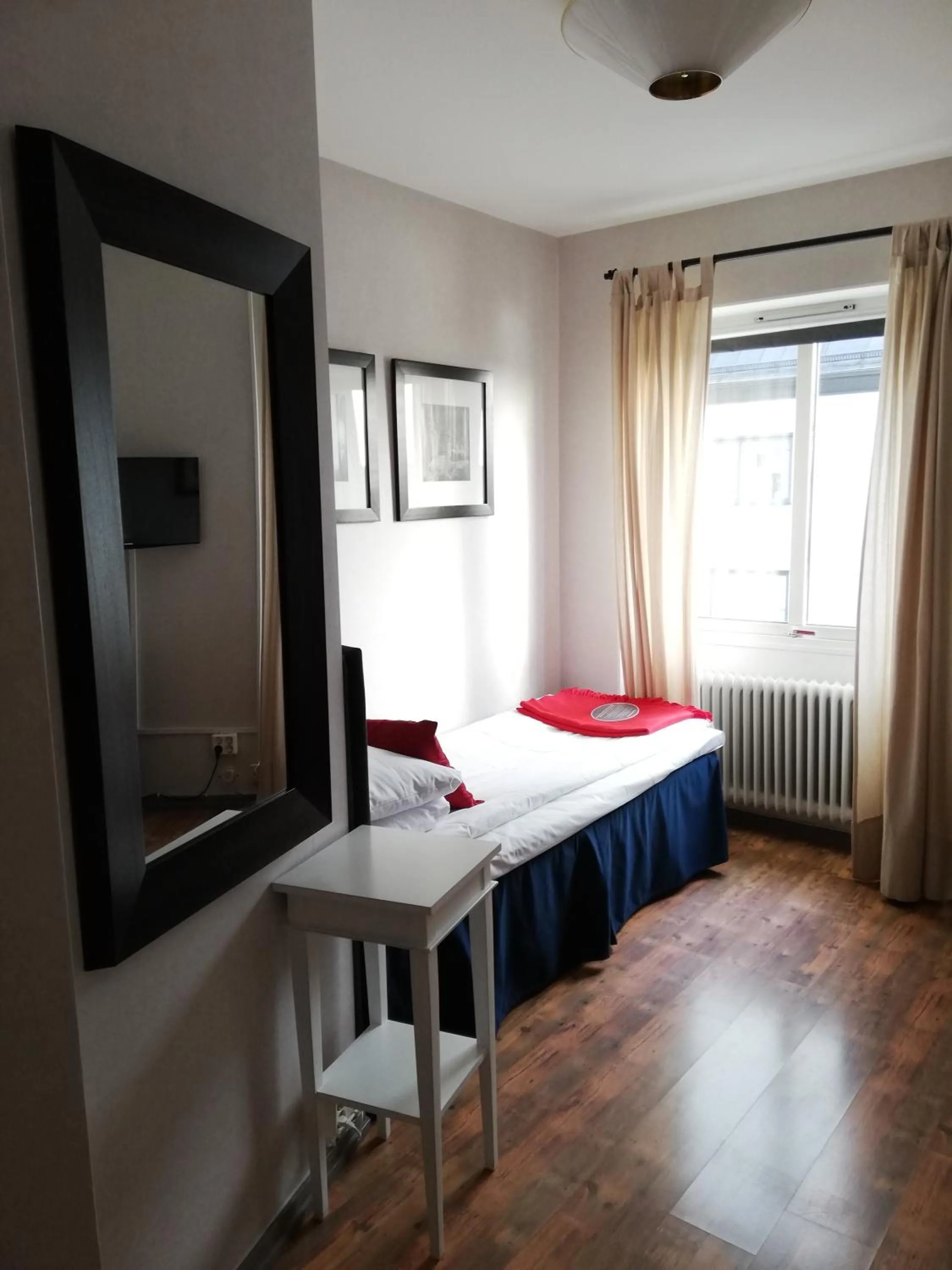 Bed in Strand Hotell