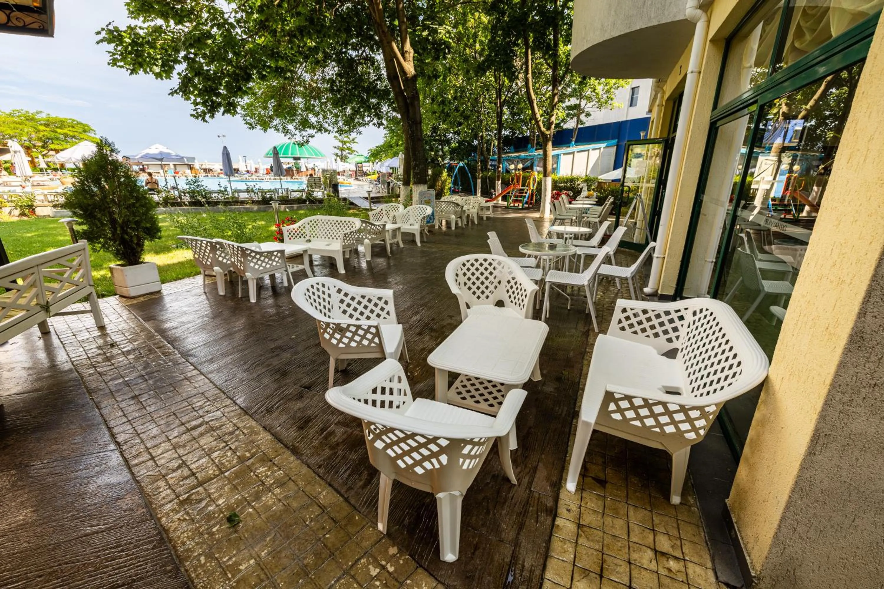 Patio in Hotel Slavyanski
