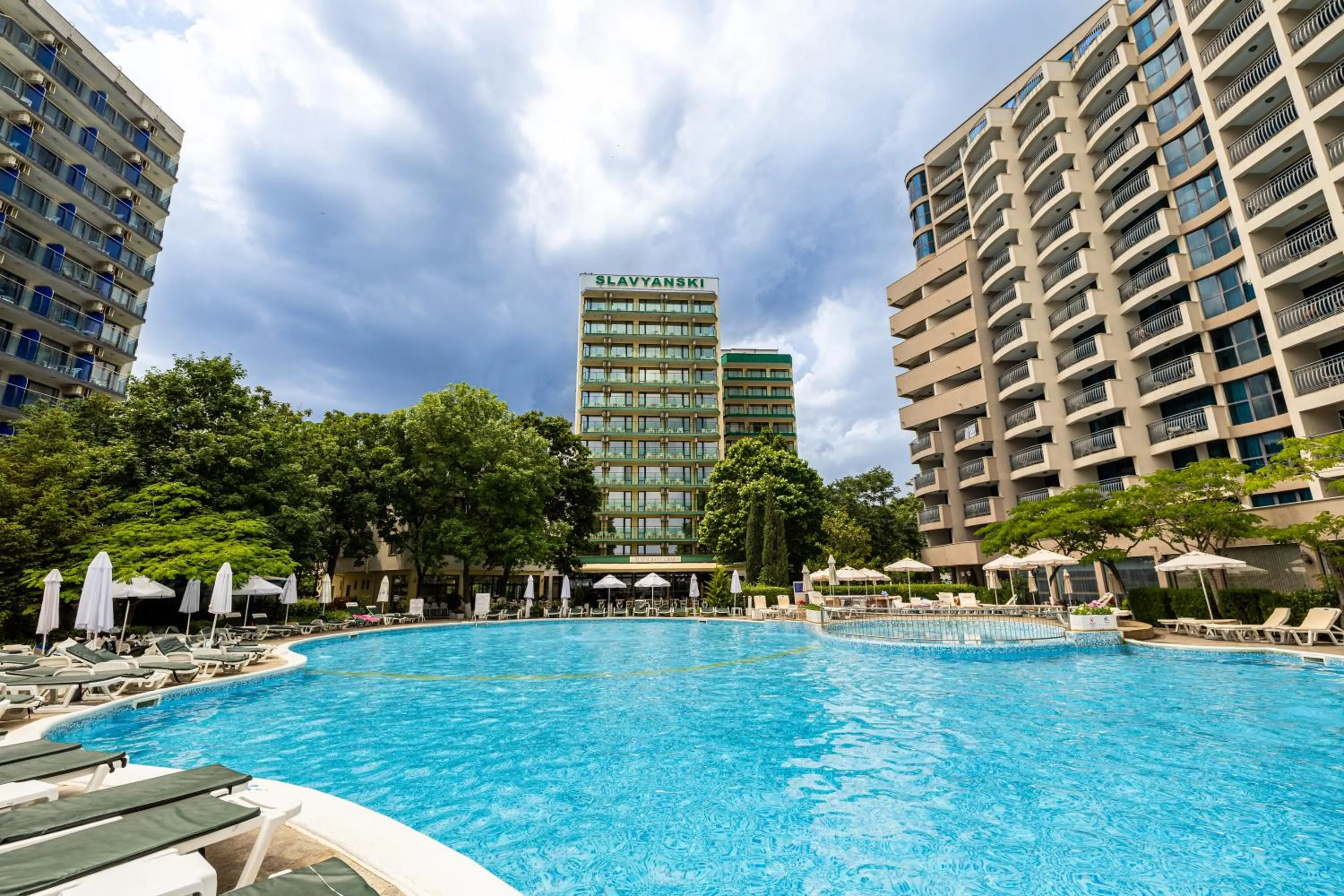 Property building in Hotel Slavyanski