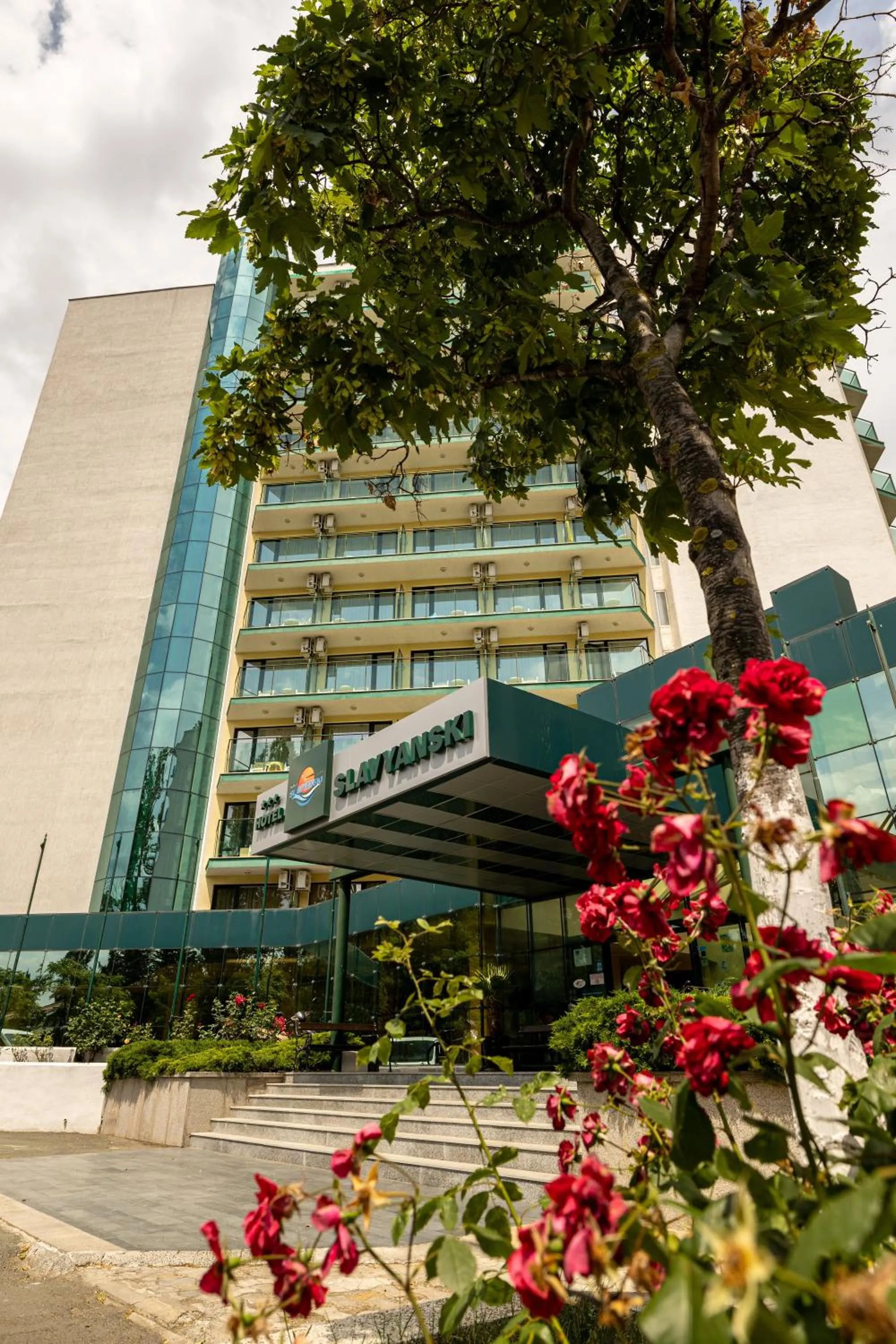 Property building in Hotel Slavyanski