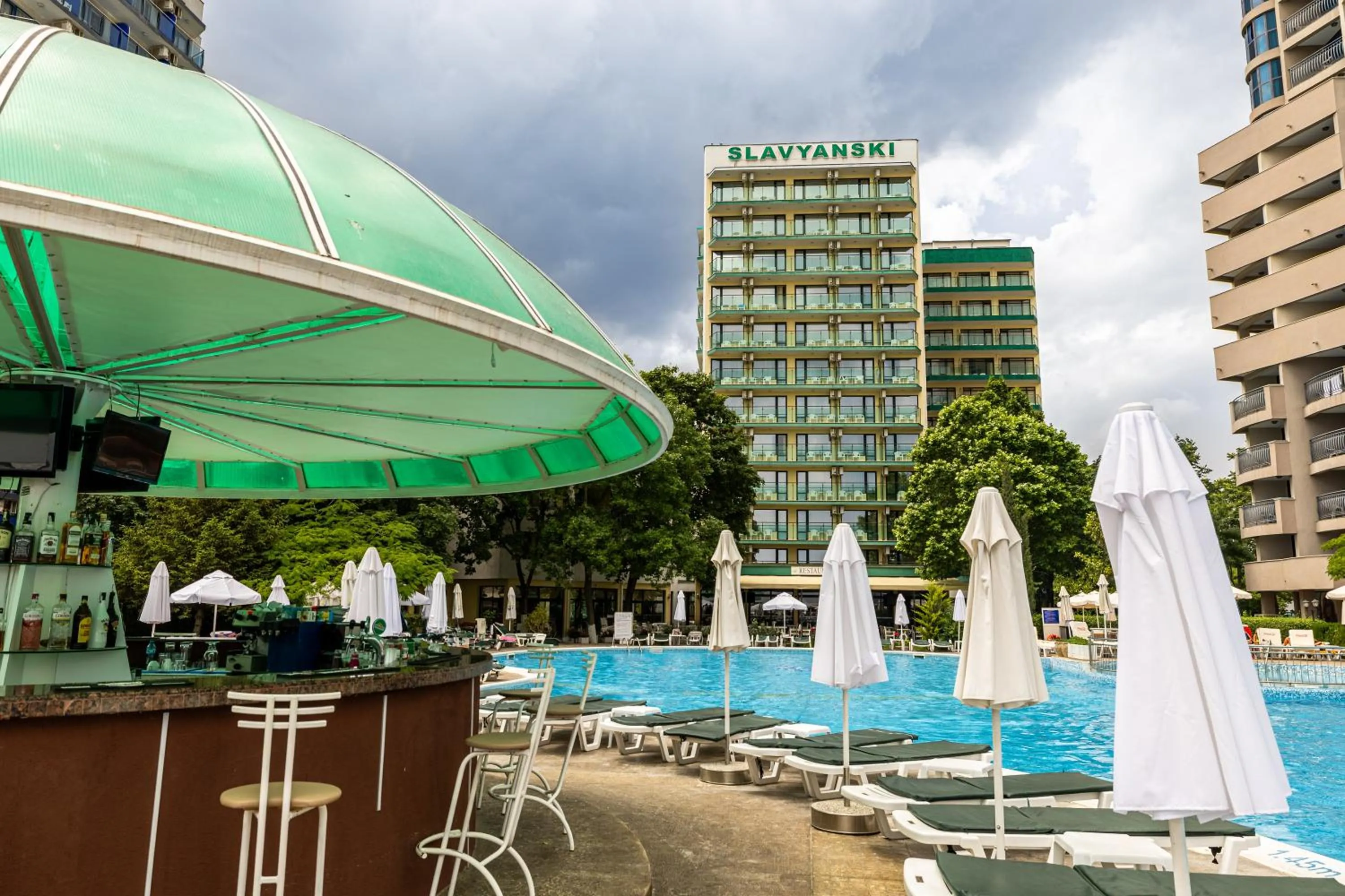 Property building in Hotel Slavyanski