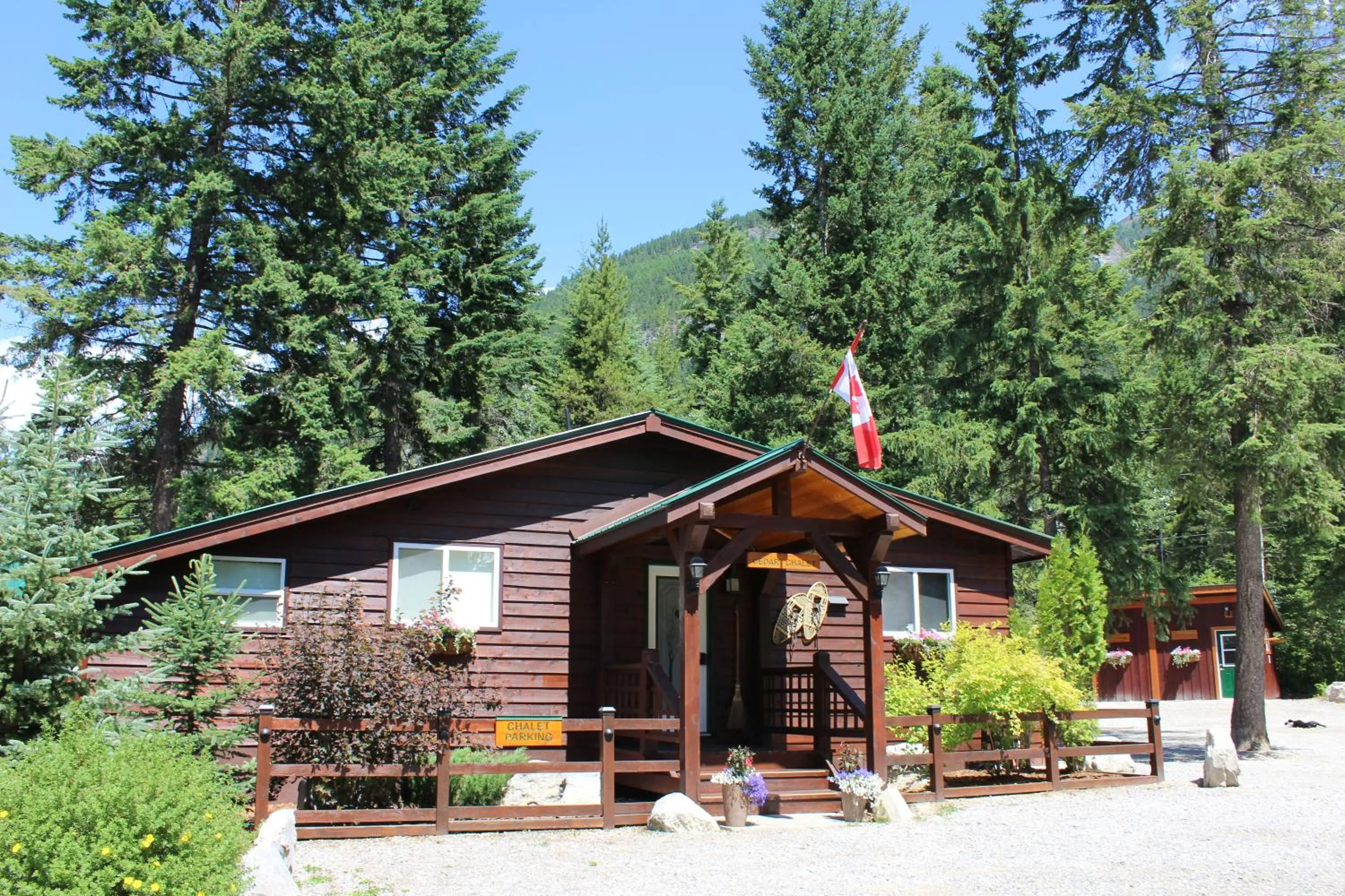 Property building in Cedar House Restaurant & Chalets