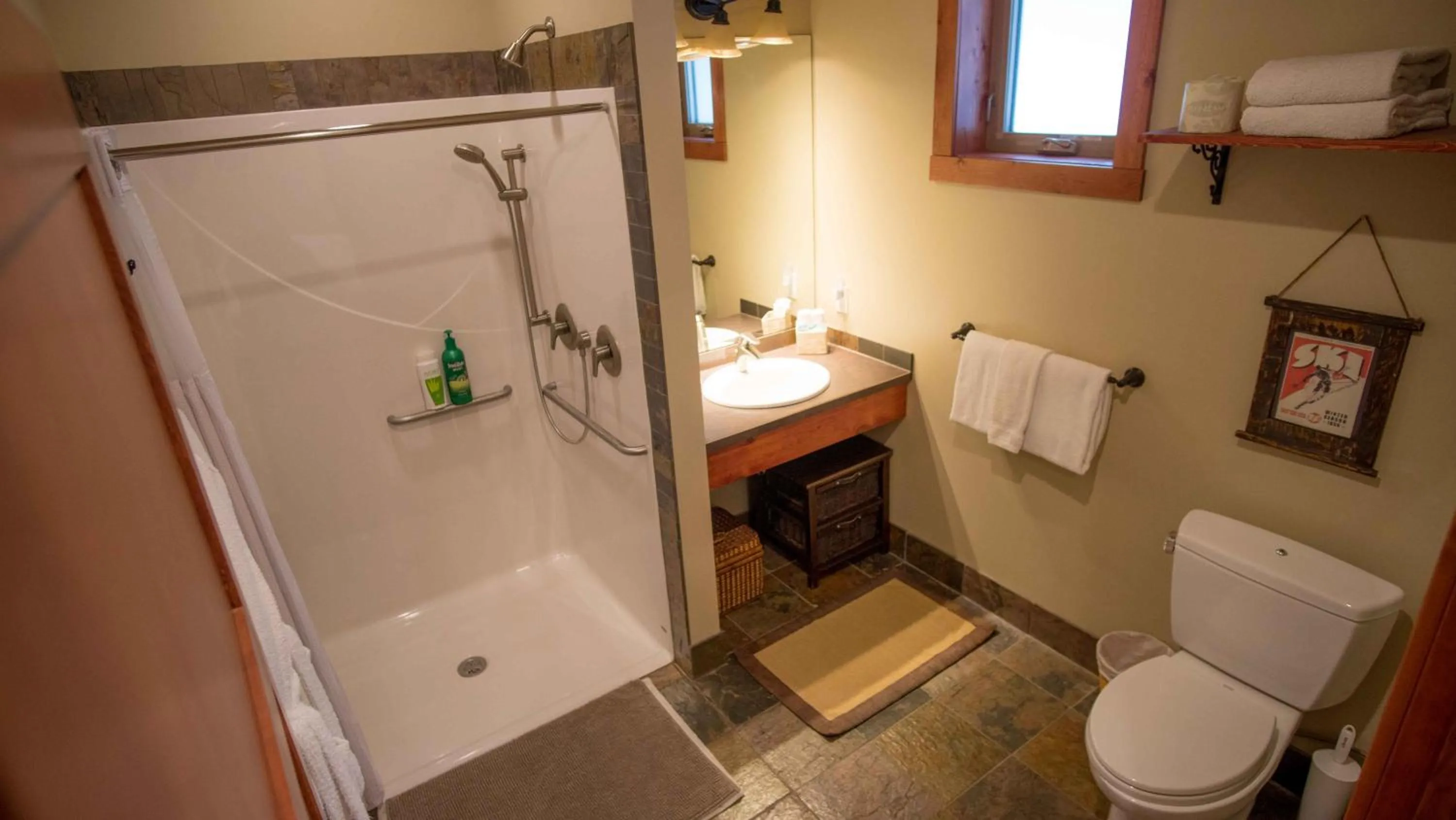 Shower in Cedar House Restaurant & Chalets