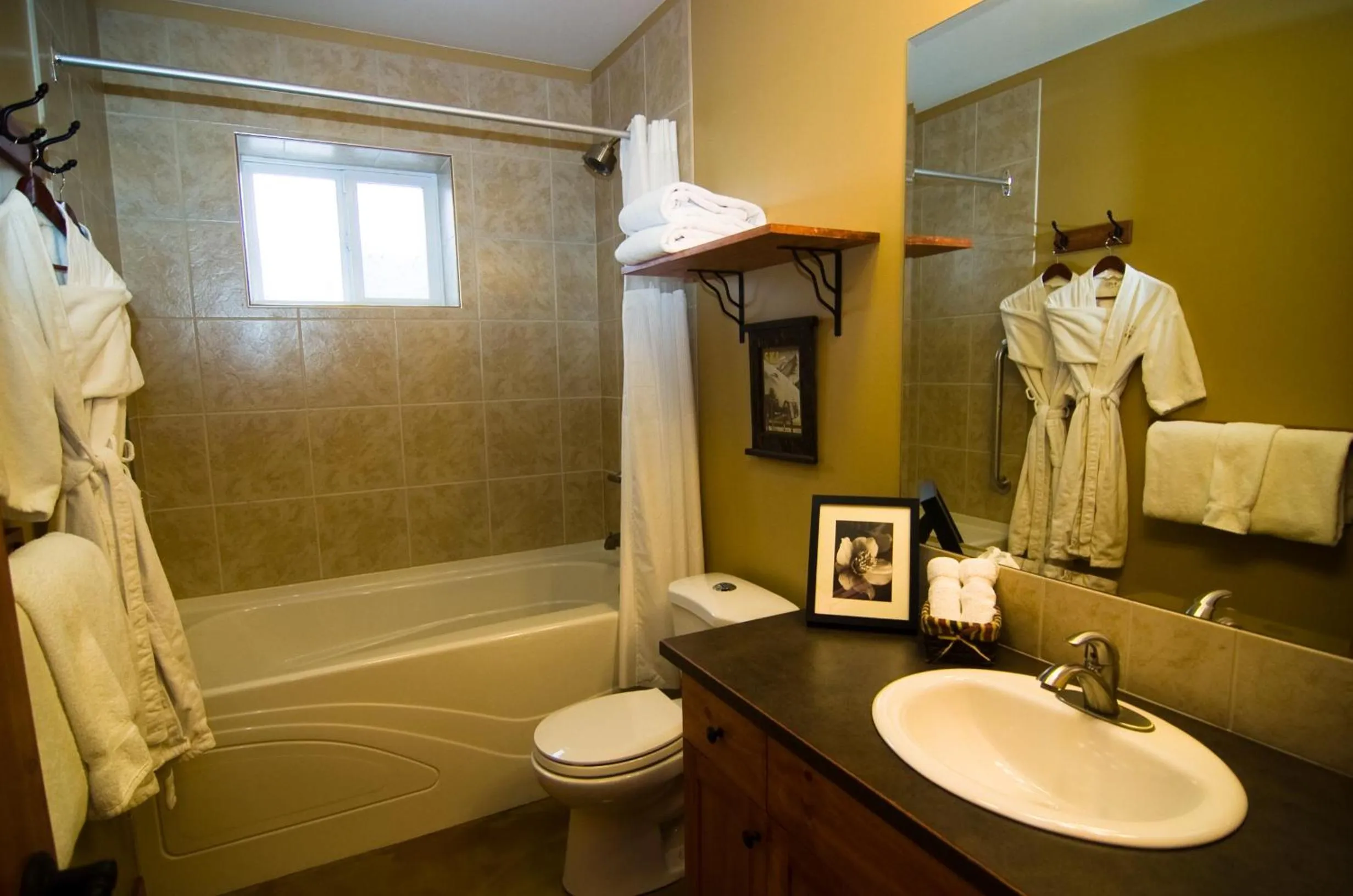 Bathroom in Cedar House Restaurant & Chalets