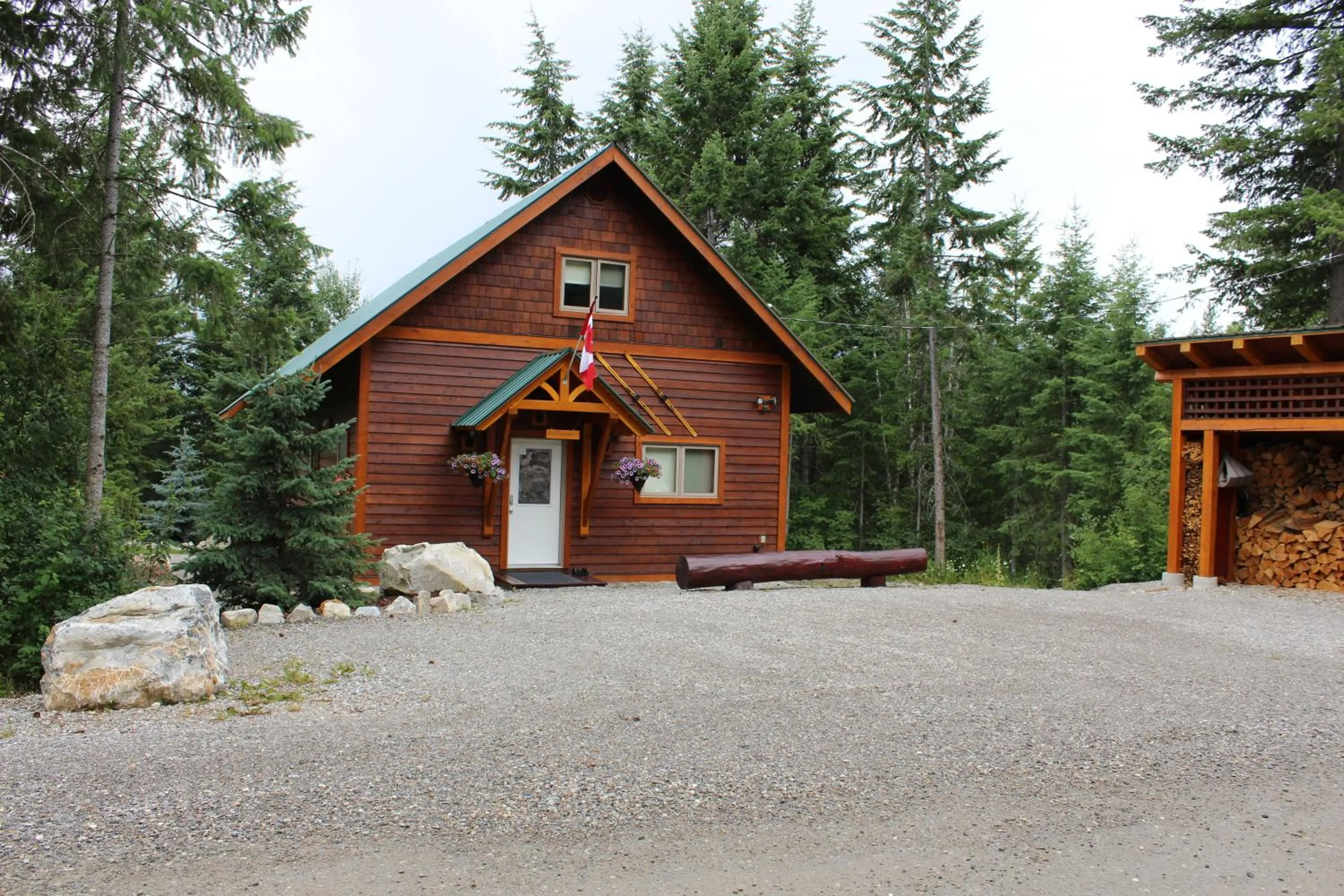 Property building in Cedar House Restaurant & Chalets