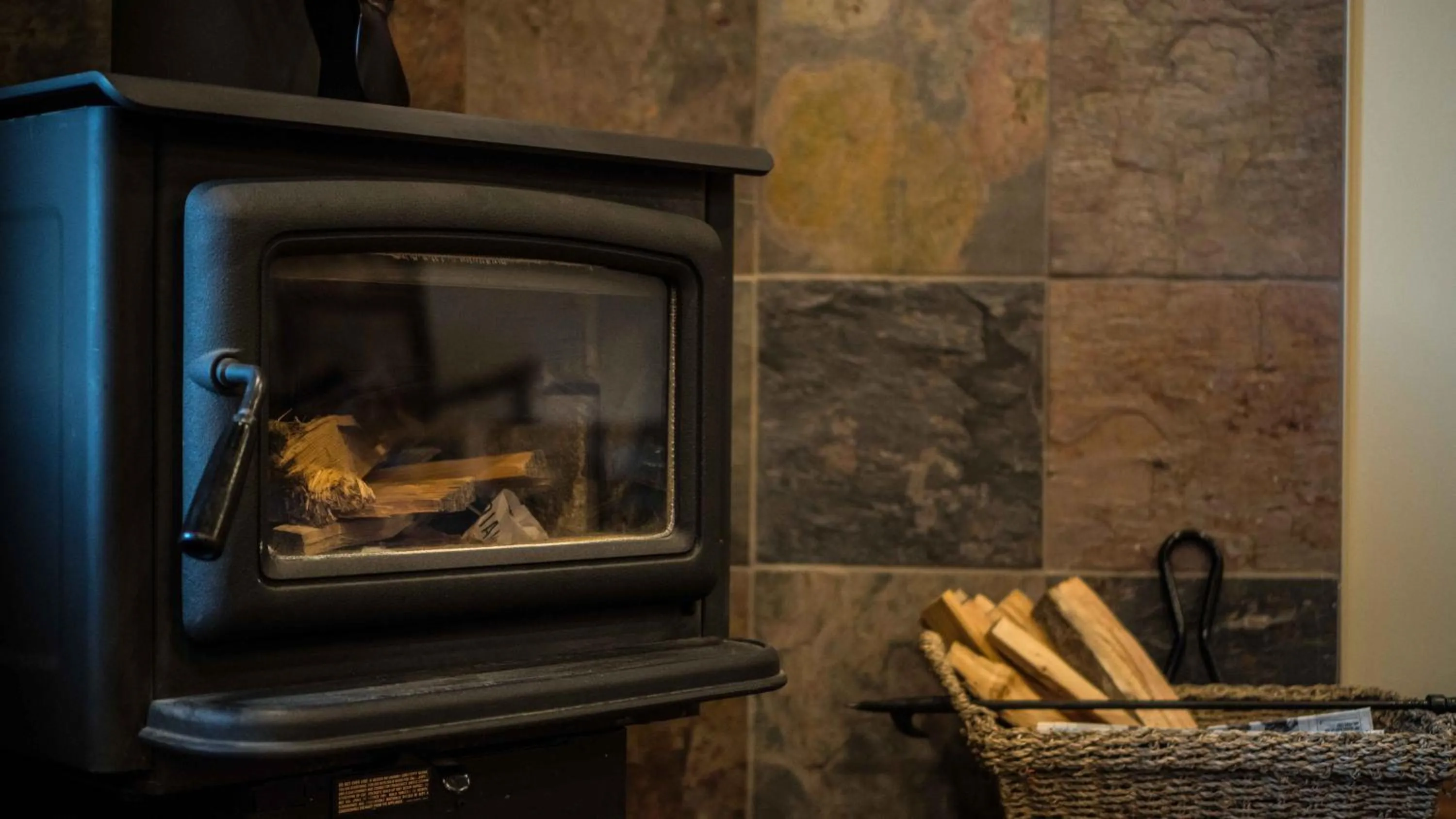 Living room in Cedar House Restaurant & Chalets