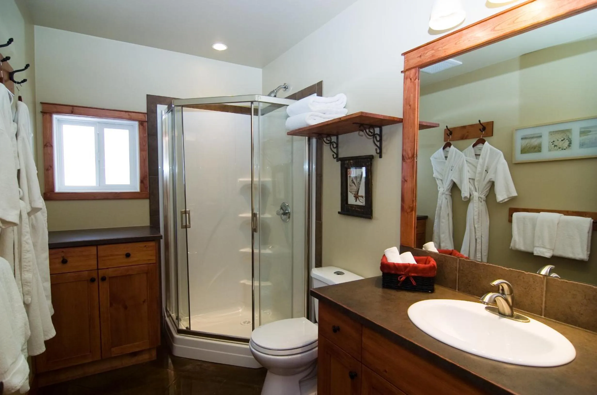 Bathroom in Cedar House Restaurant & Chalets