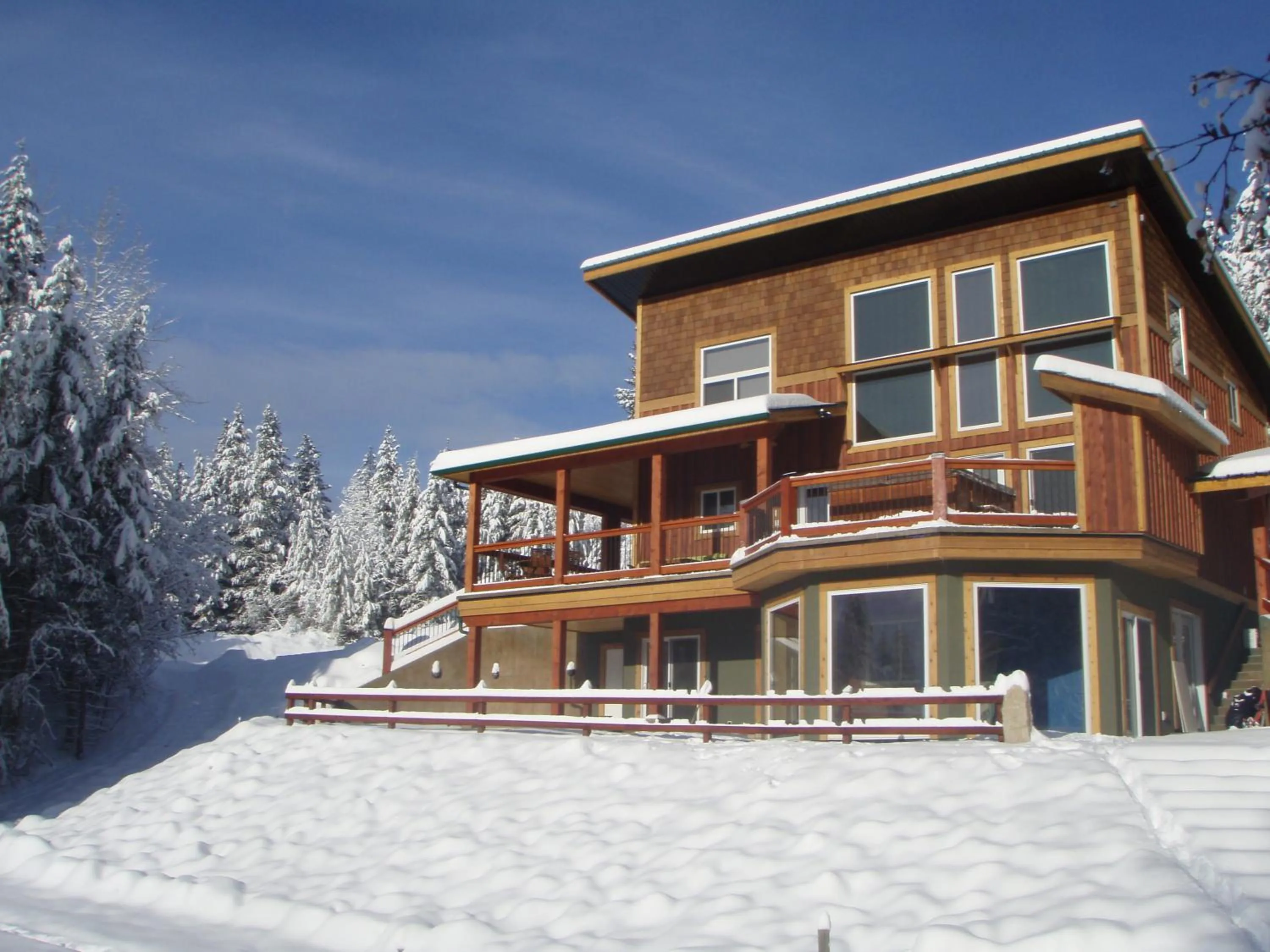 Property building in Cedar House Restaurant & Chalets