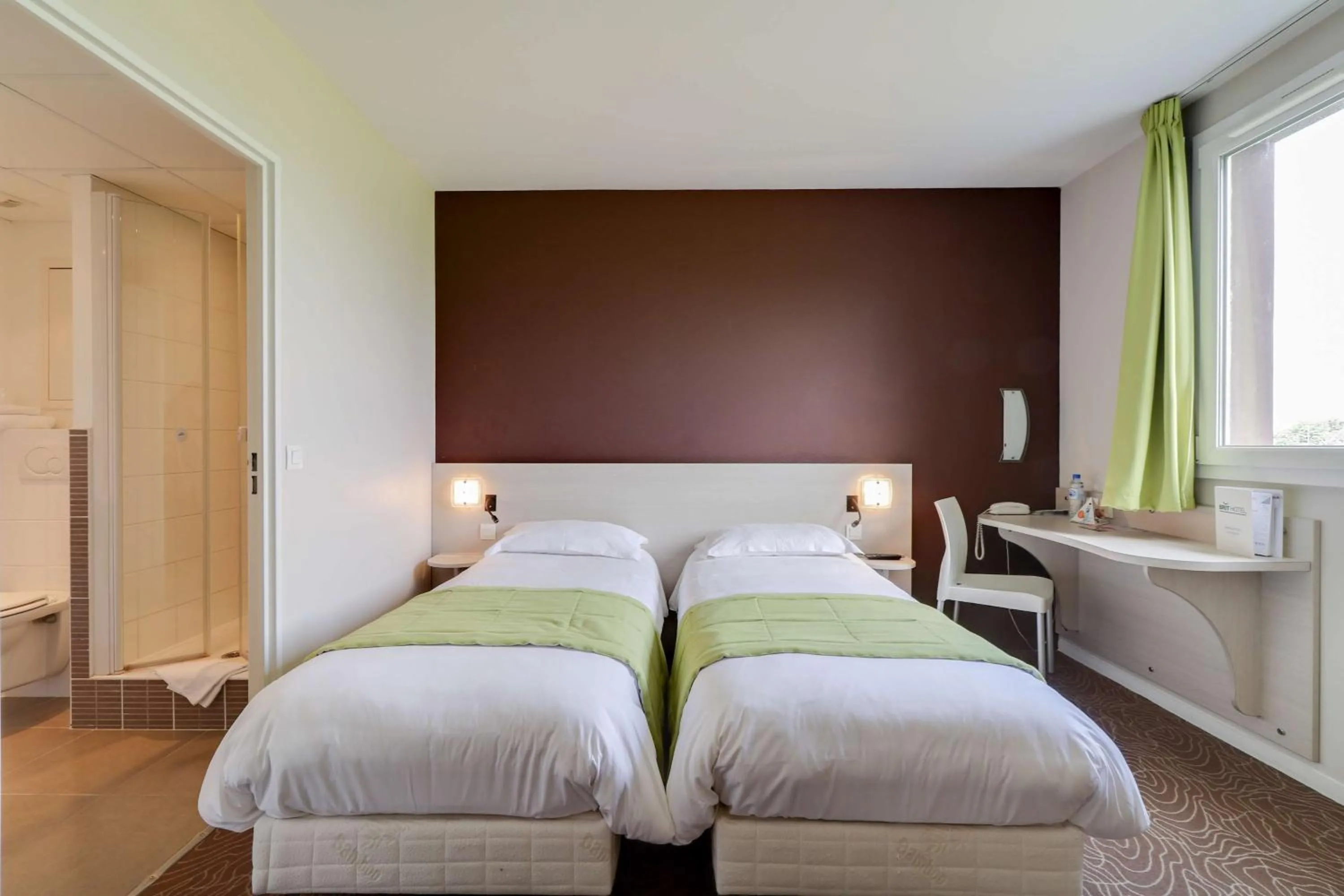 Comfort Twin Room in Brit Hotel Saint-Méen-le-Grand en Brocéliande