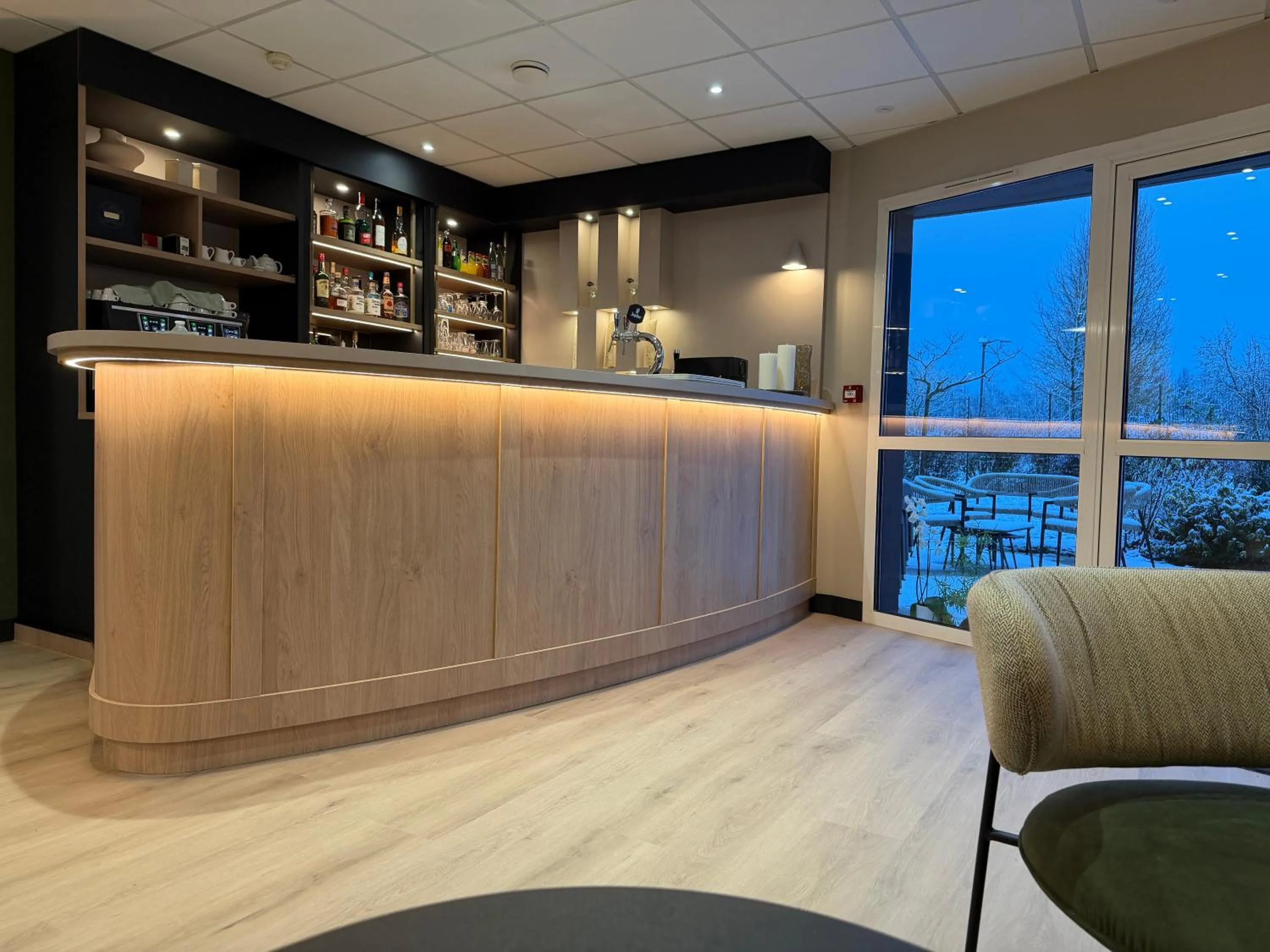 Lounge or bar in Brit Hotel Saint-Méen-le-Grand en Brocéliande