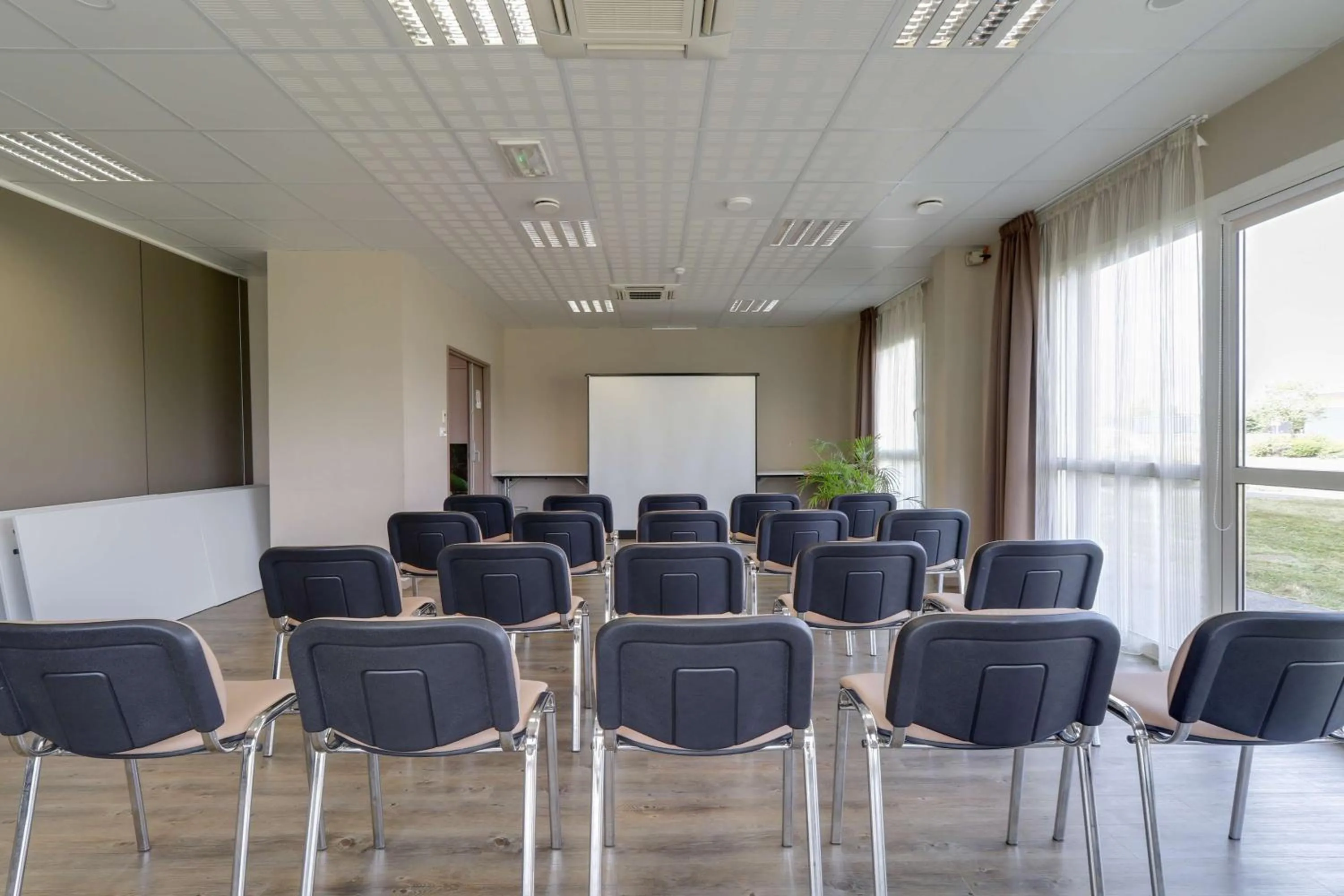 Meeting/conference room in Brit Hotel Saint-Méen-le-Grand en Brocéliande